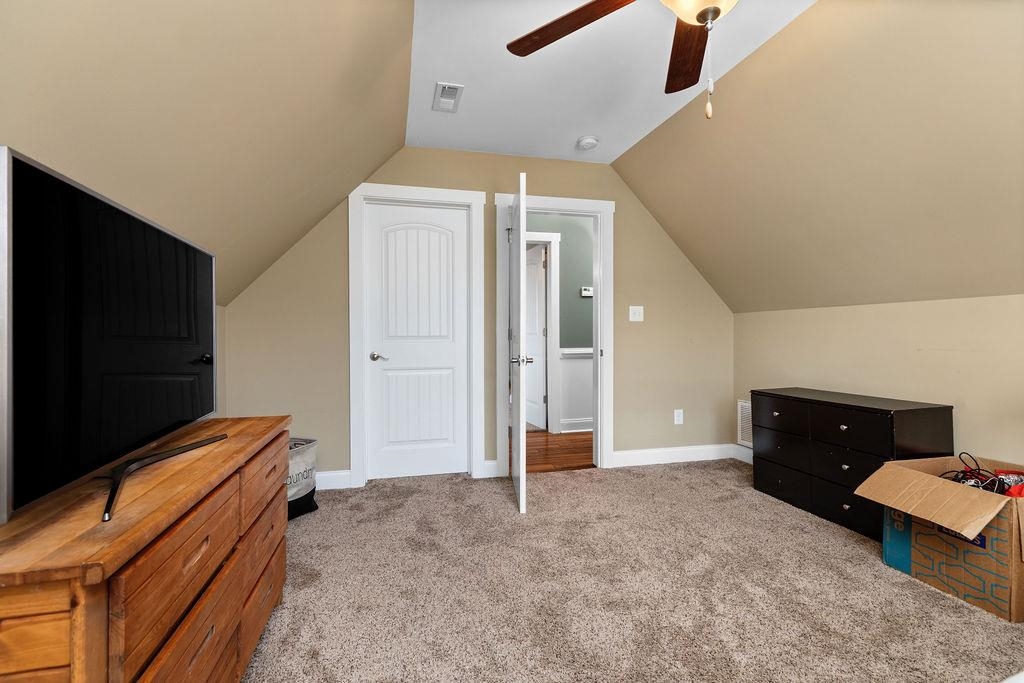 290 WINDSOR DR