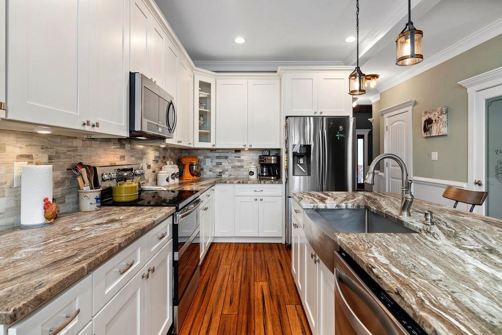 290 WINDSOR DR