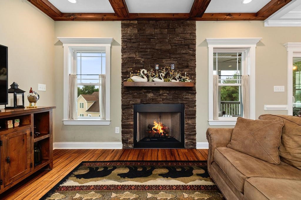290 WINDSOR DR