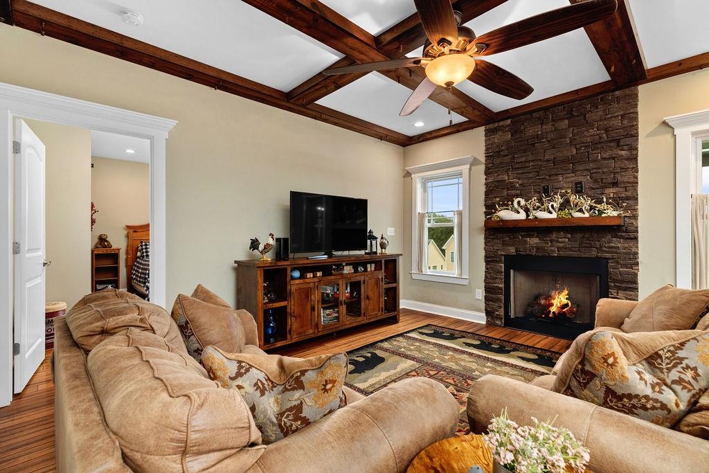290 WINDSOR DR