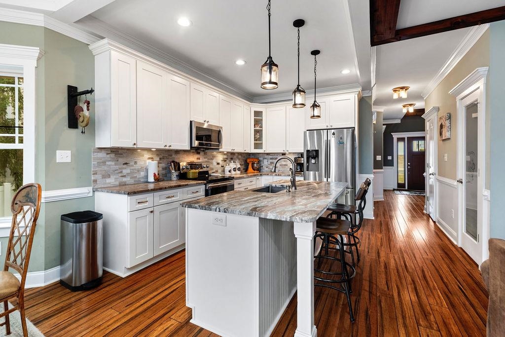290 WINDSOR DR