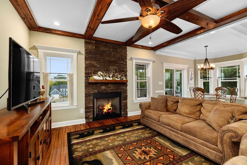 290 WINDSOR DR