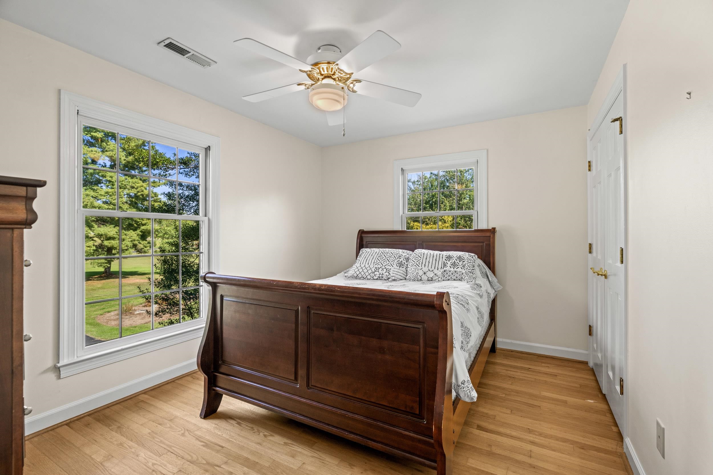 1109 ROSS RD