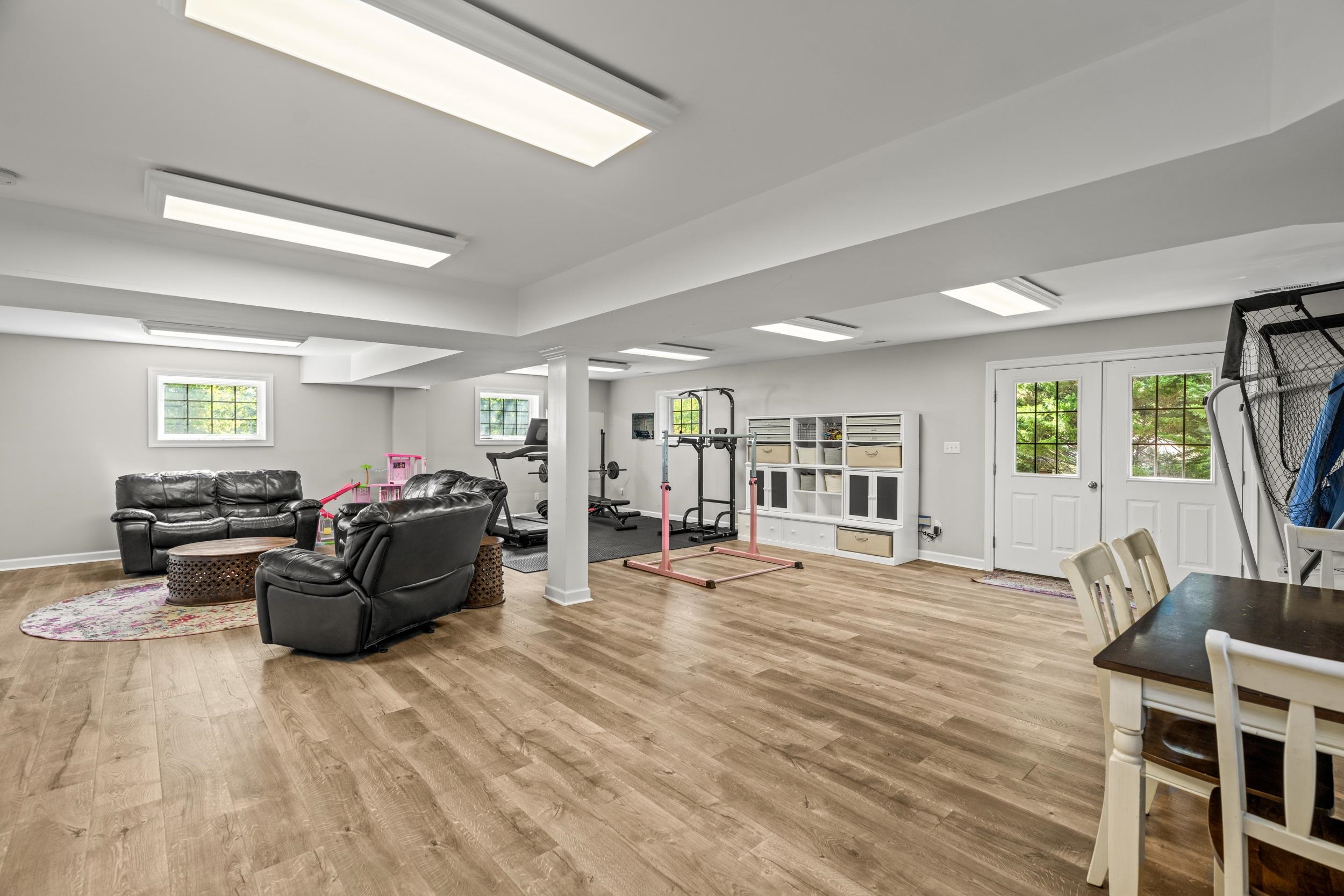 1109 ROSS RD