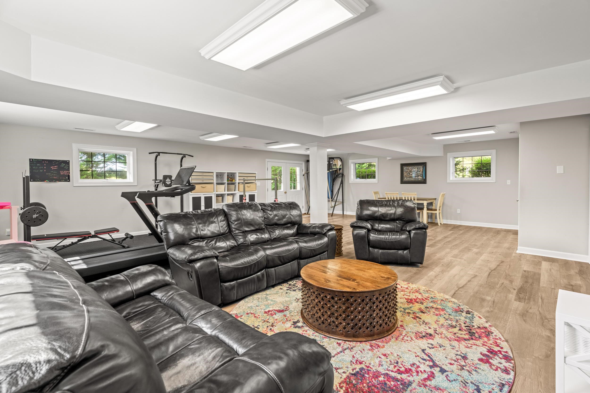 1109 ROSS RD