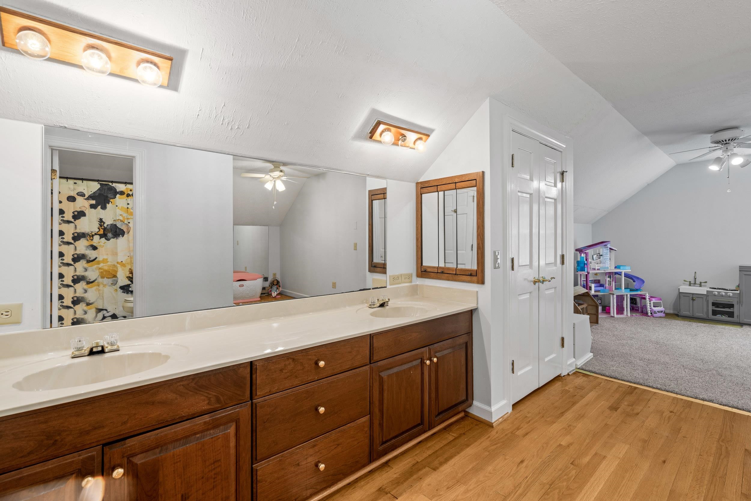 1109 ROSS RD