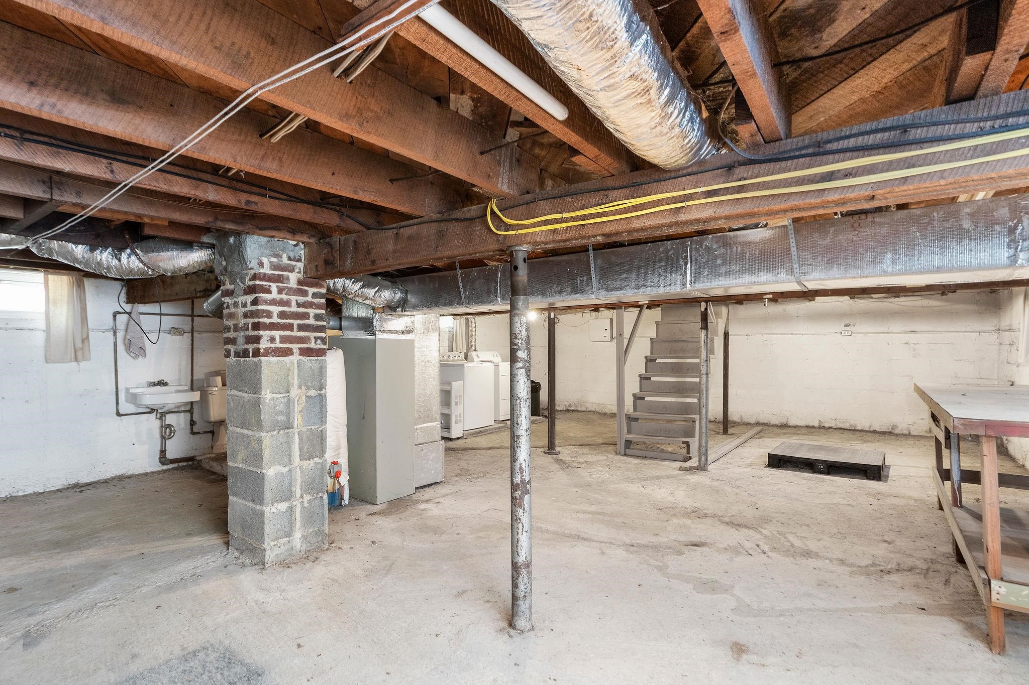 529 S LINDEN AVE
