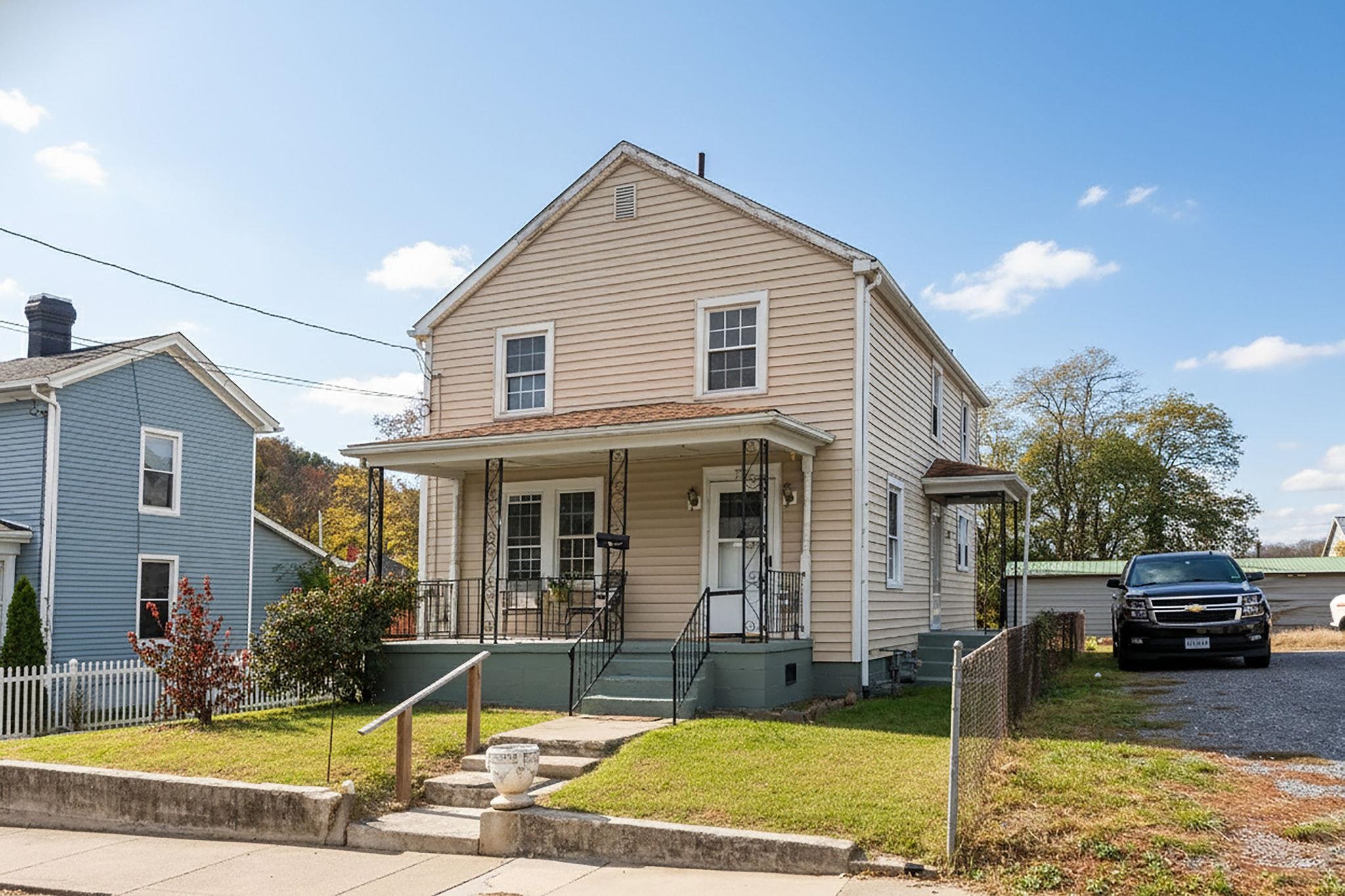 712 NELSON ST