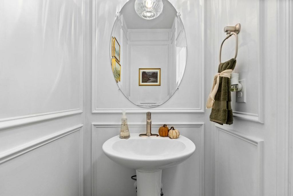 411 STONEWALL JACKSON BLVD