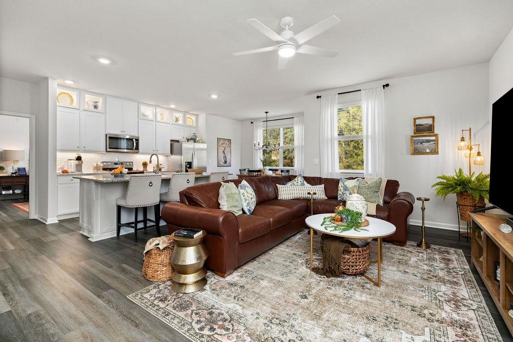 411 STONEWALL JACKSON BLVD