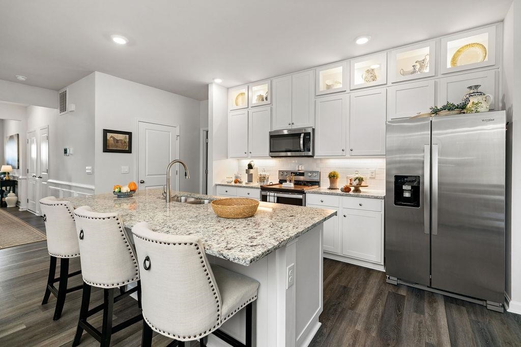 411 STONEWALL JACKSON BLVD