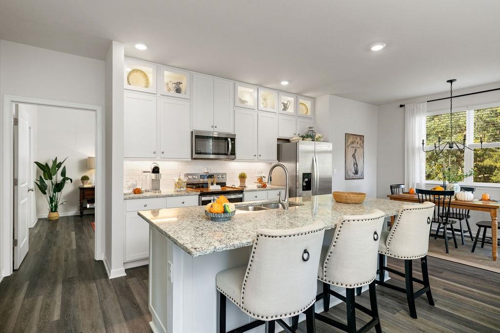 411 STONEWALL JACKSON BLVD