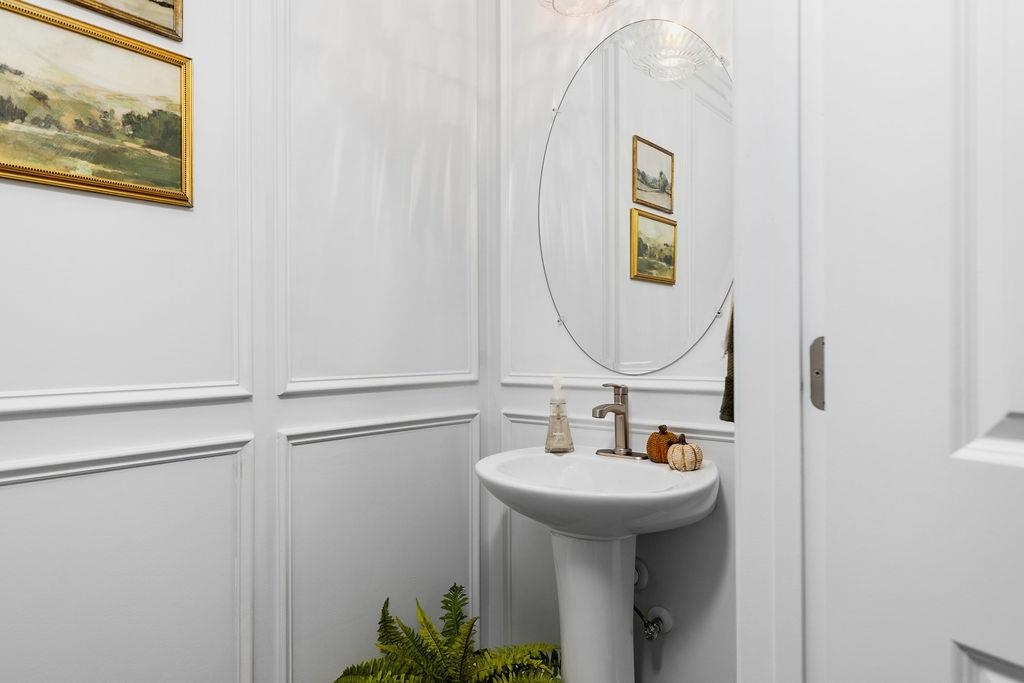 411 STONEWALL JACKSON BLVD