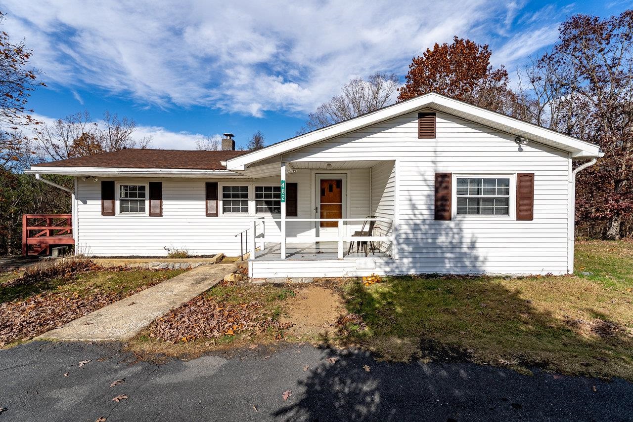 482 SANGERS LN