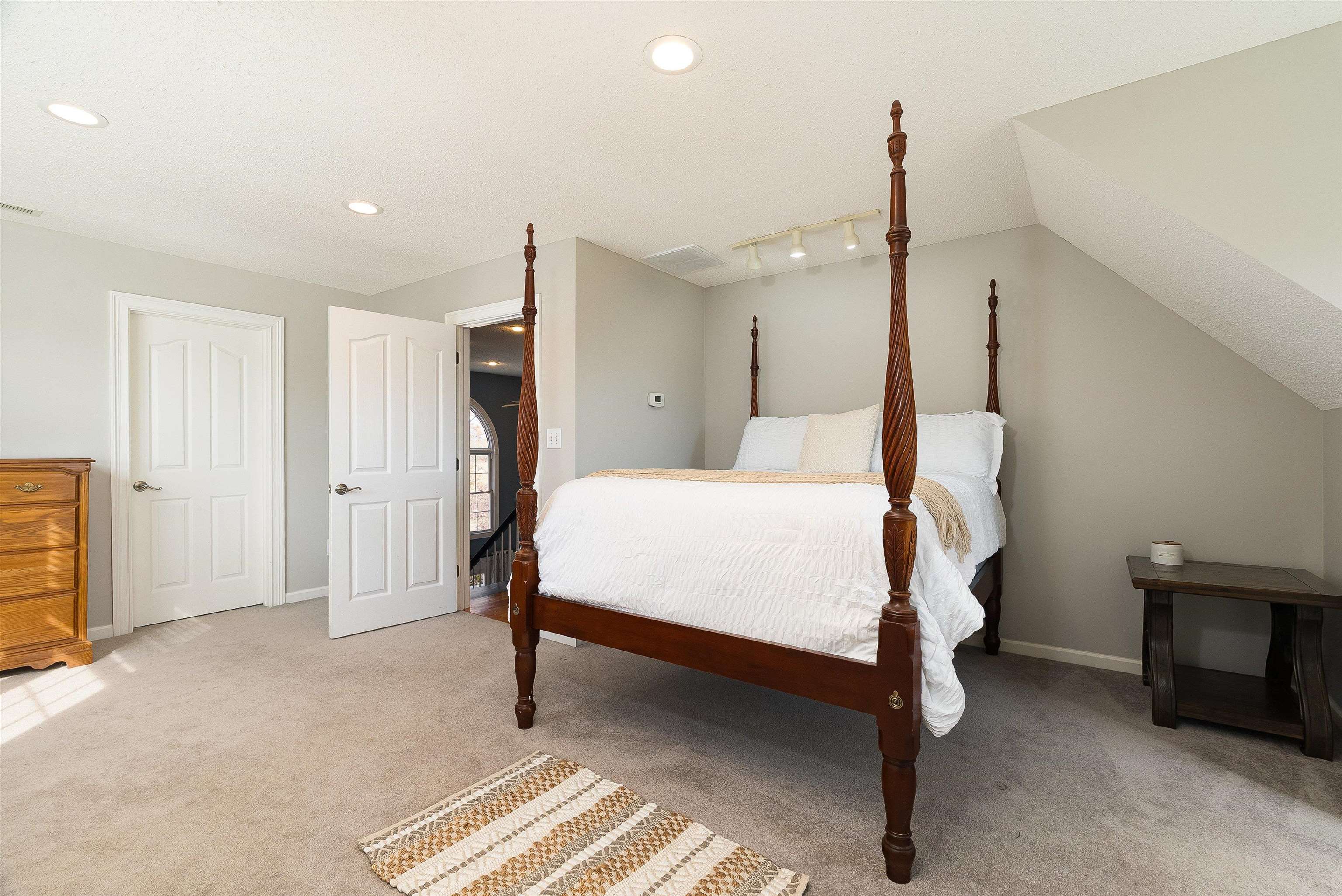 746 CHRISTIANS CREEK RD