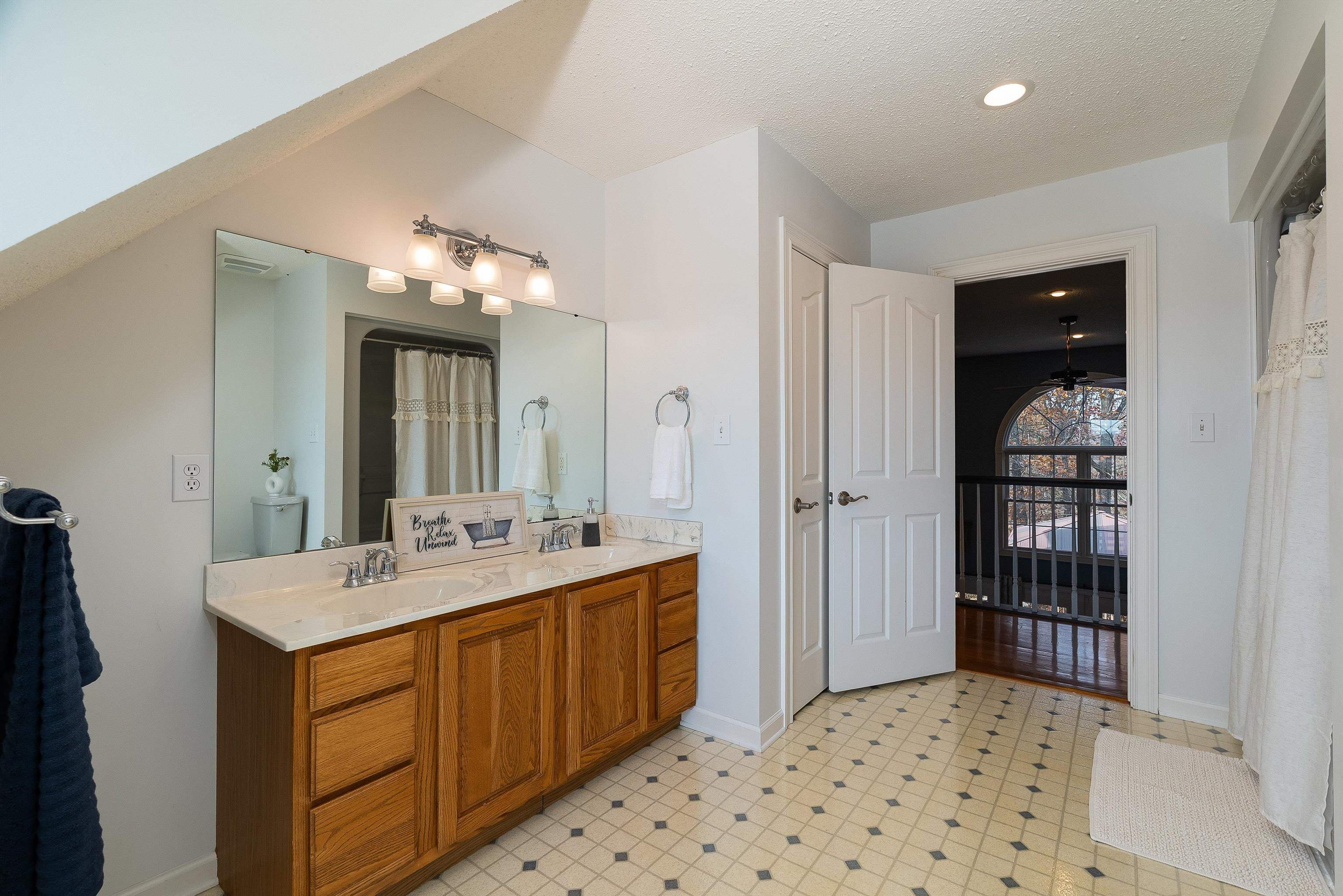 746 CHRISTIANS CREEK RD