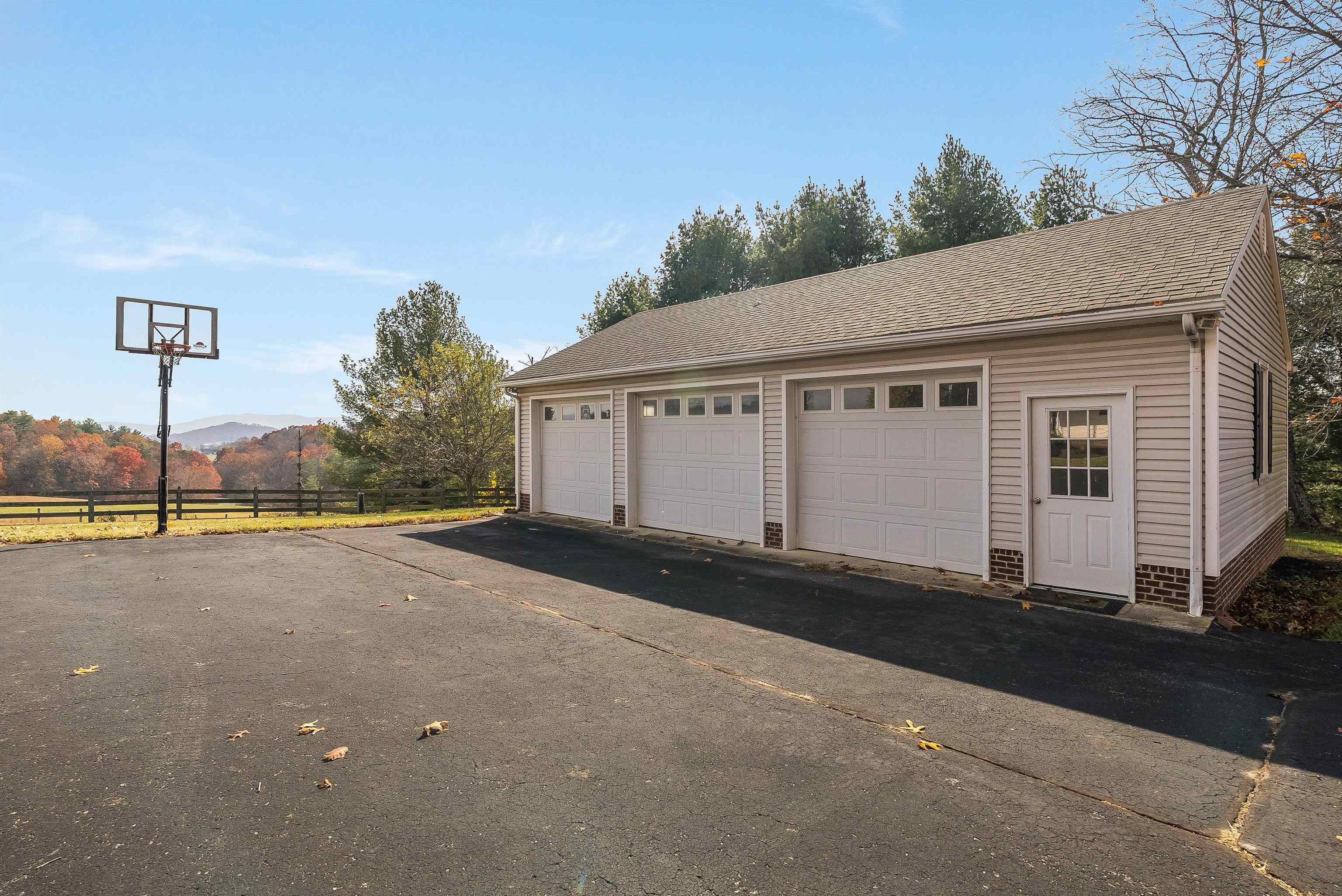 746 CHRISTIANS CREEK RD