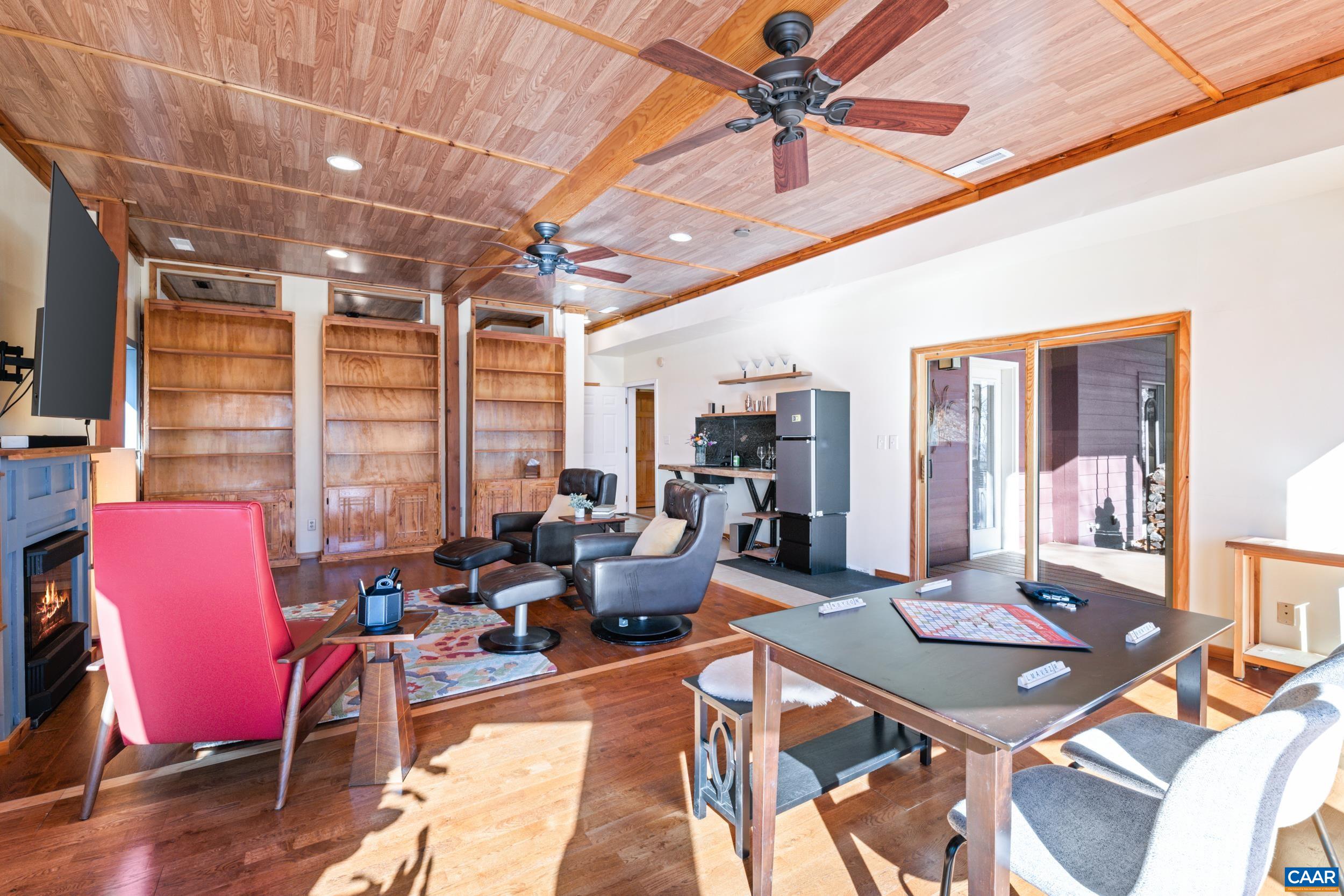 6696 HIGHLANDER WAY