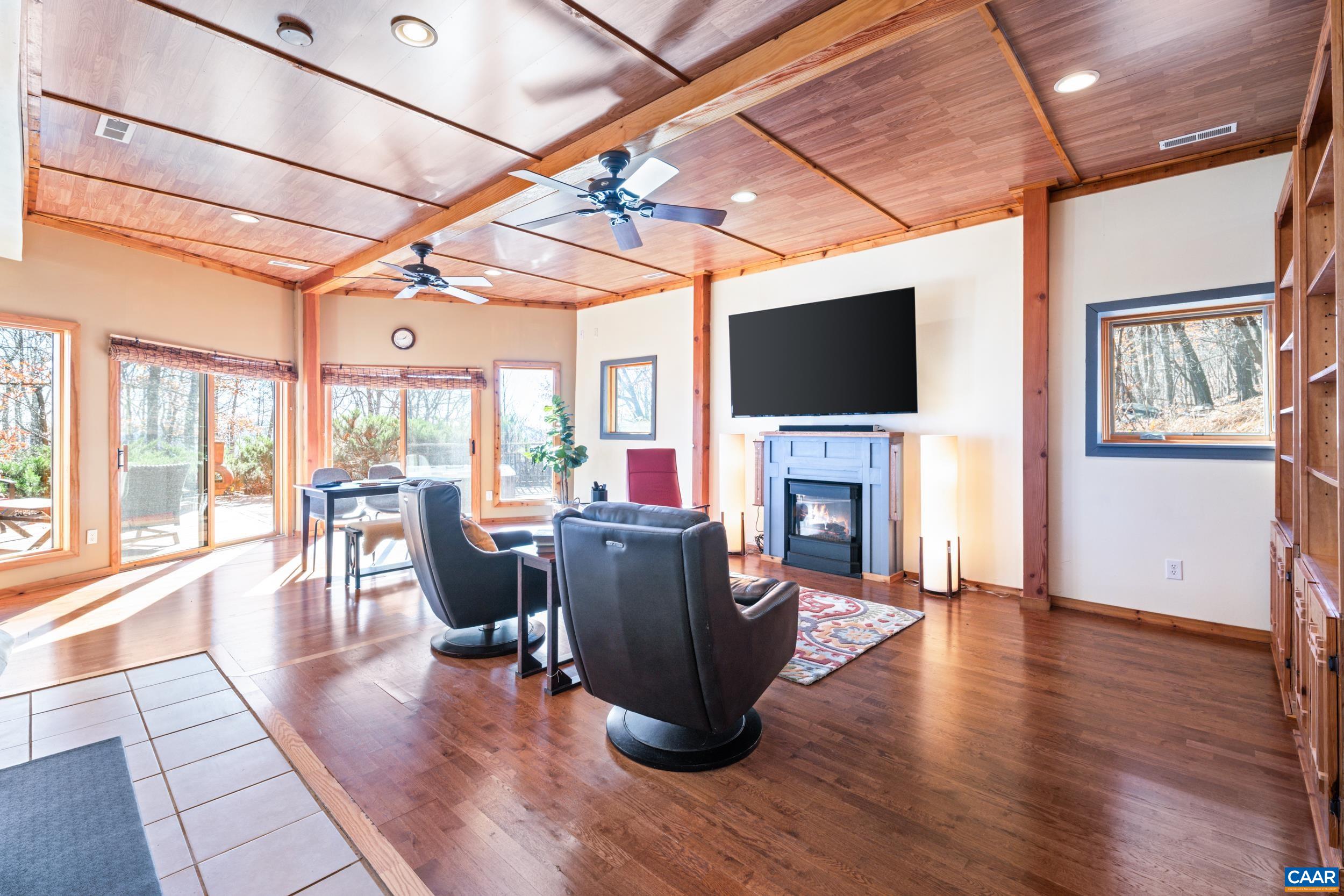 6696 HIGHLANDER WAY