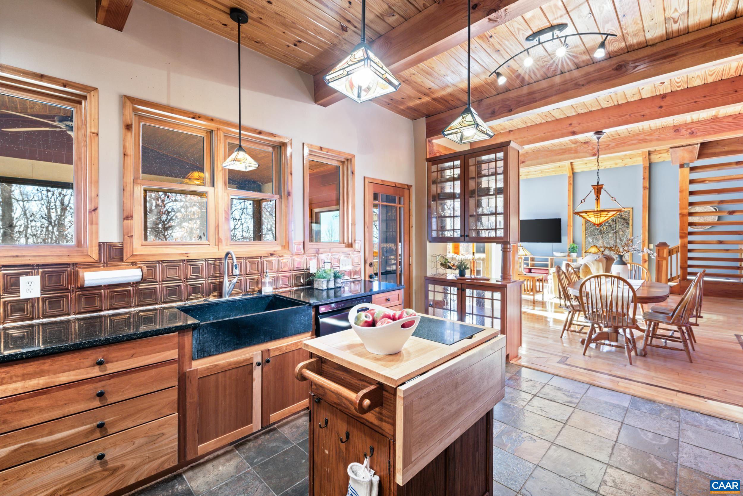 6696 HIGHLANDER WAY