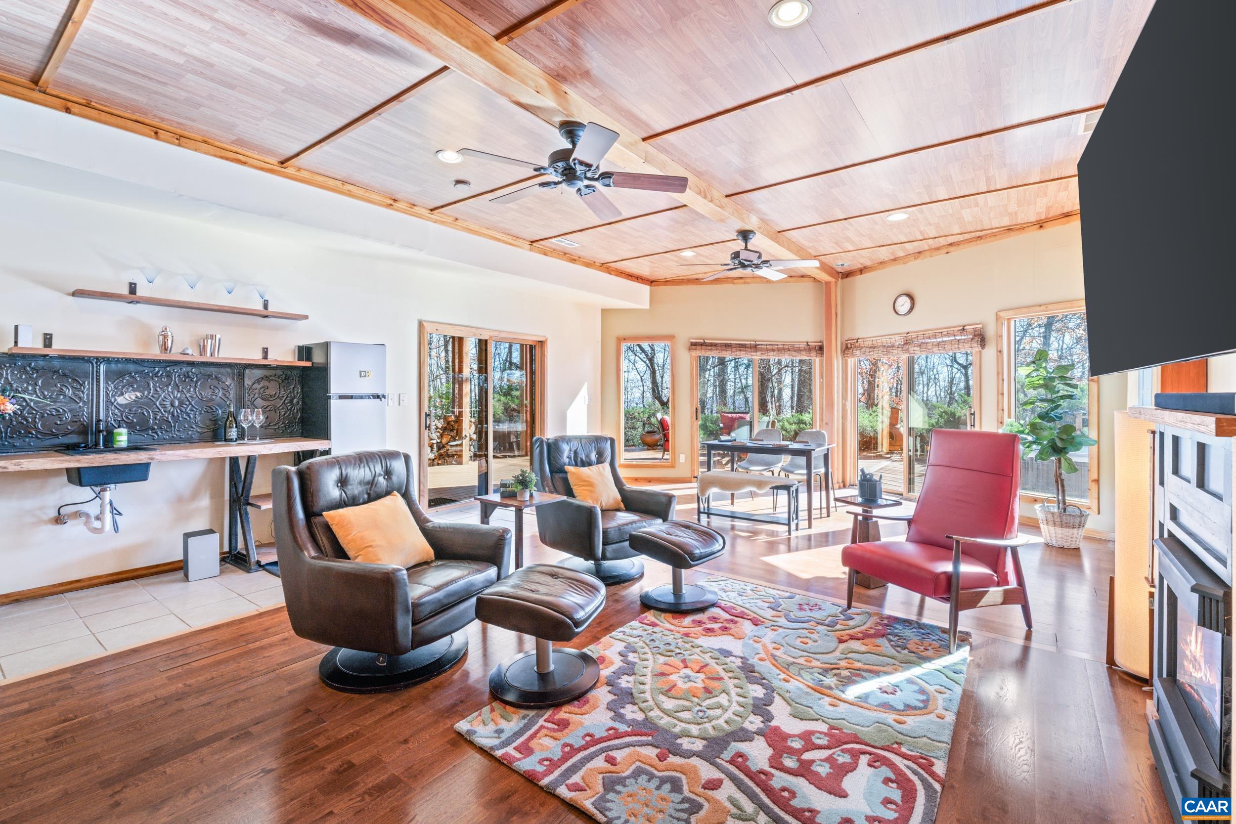 6696 HIGHLANDER WAY
