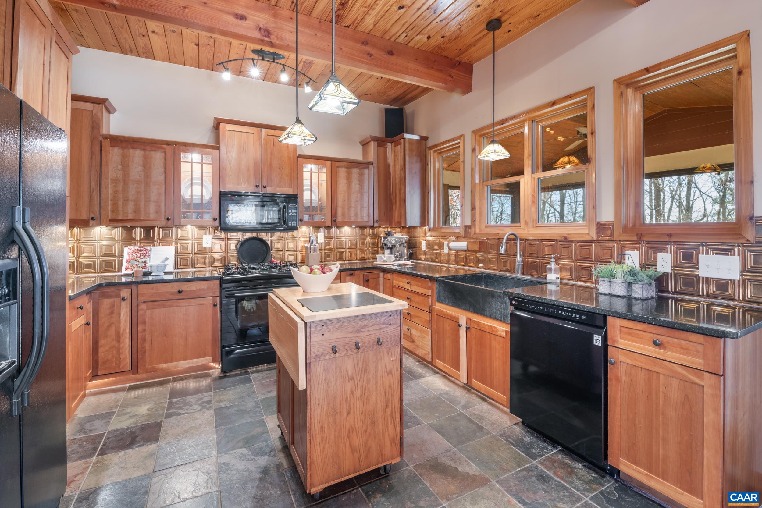 6696 HIGHLANDER WAY