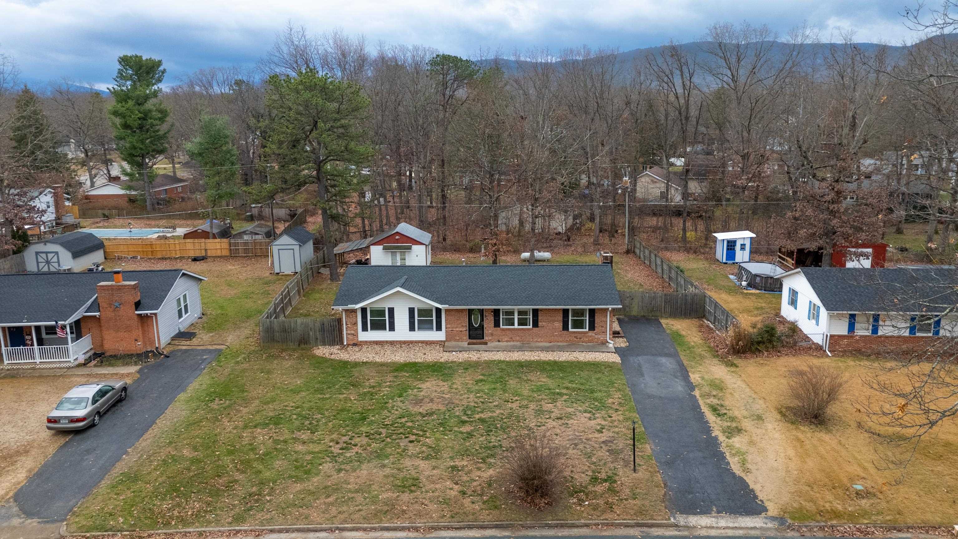 77 GREENWAY RD