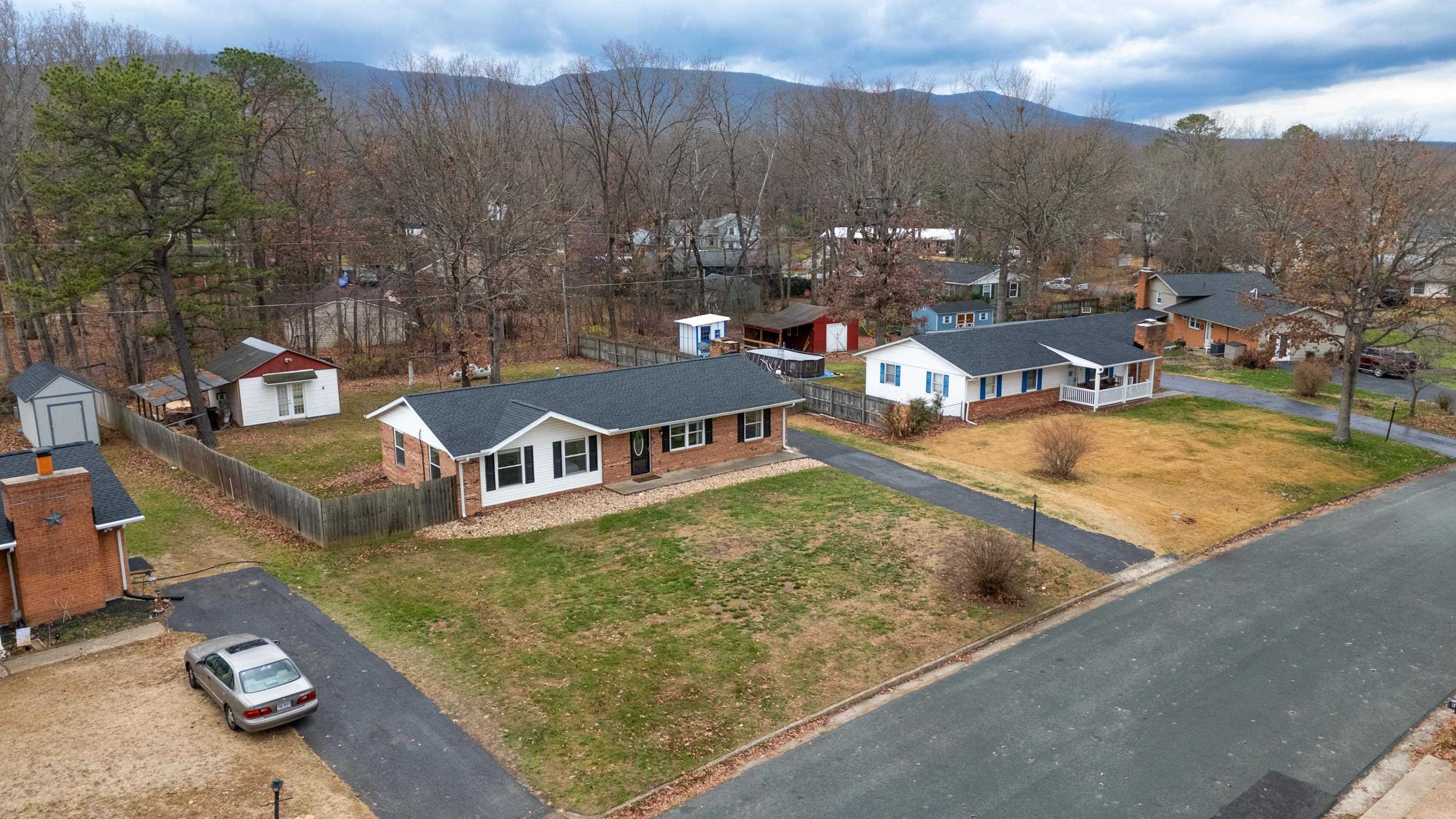 77 GREENWAY RD