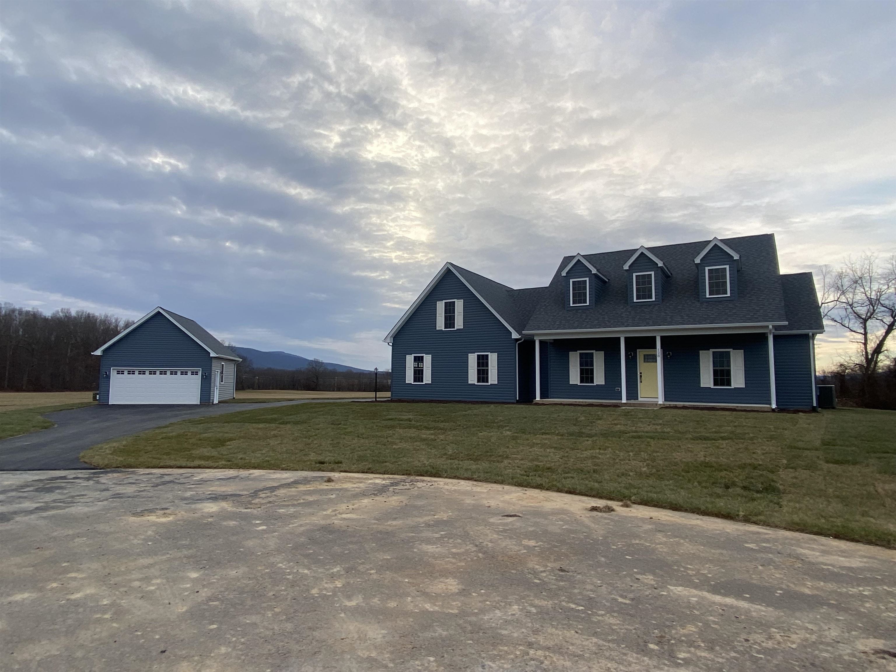 128 FALL RIDGE DR
