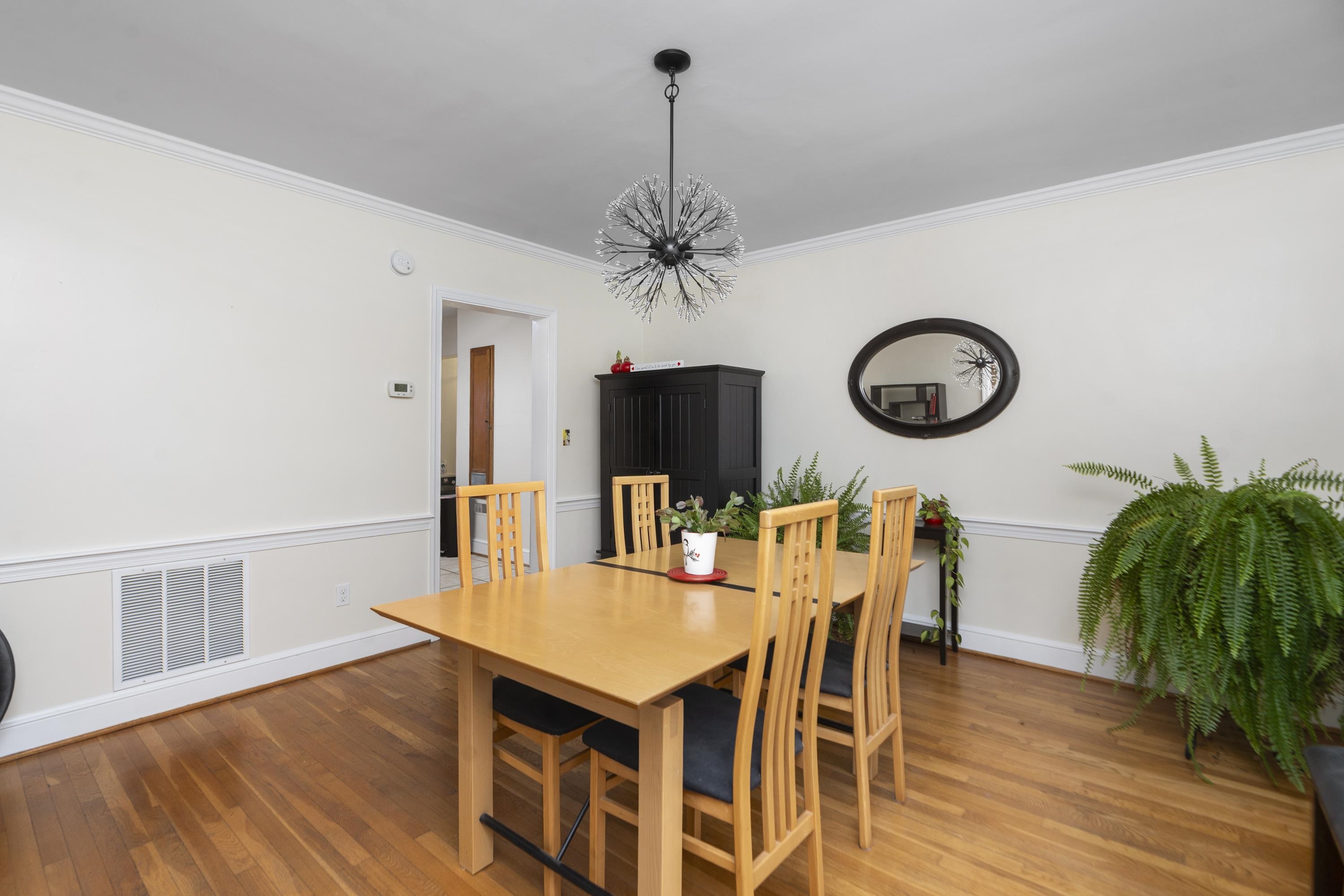 528 LOCUST AVE