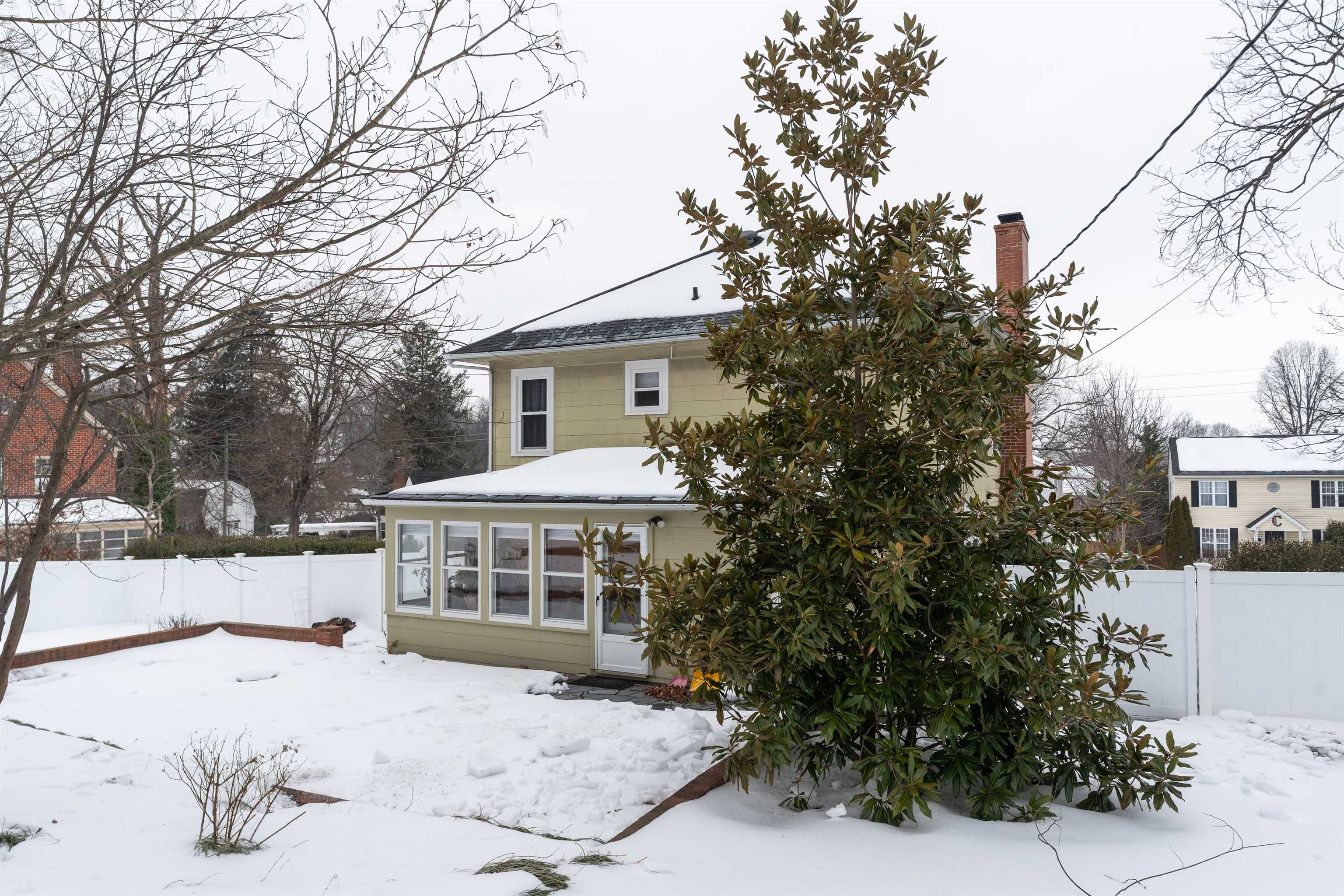 528 LOCUST AVE