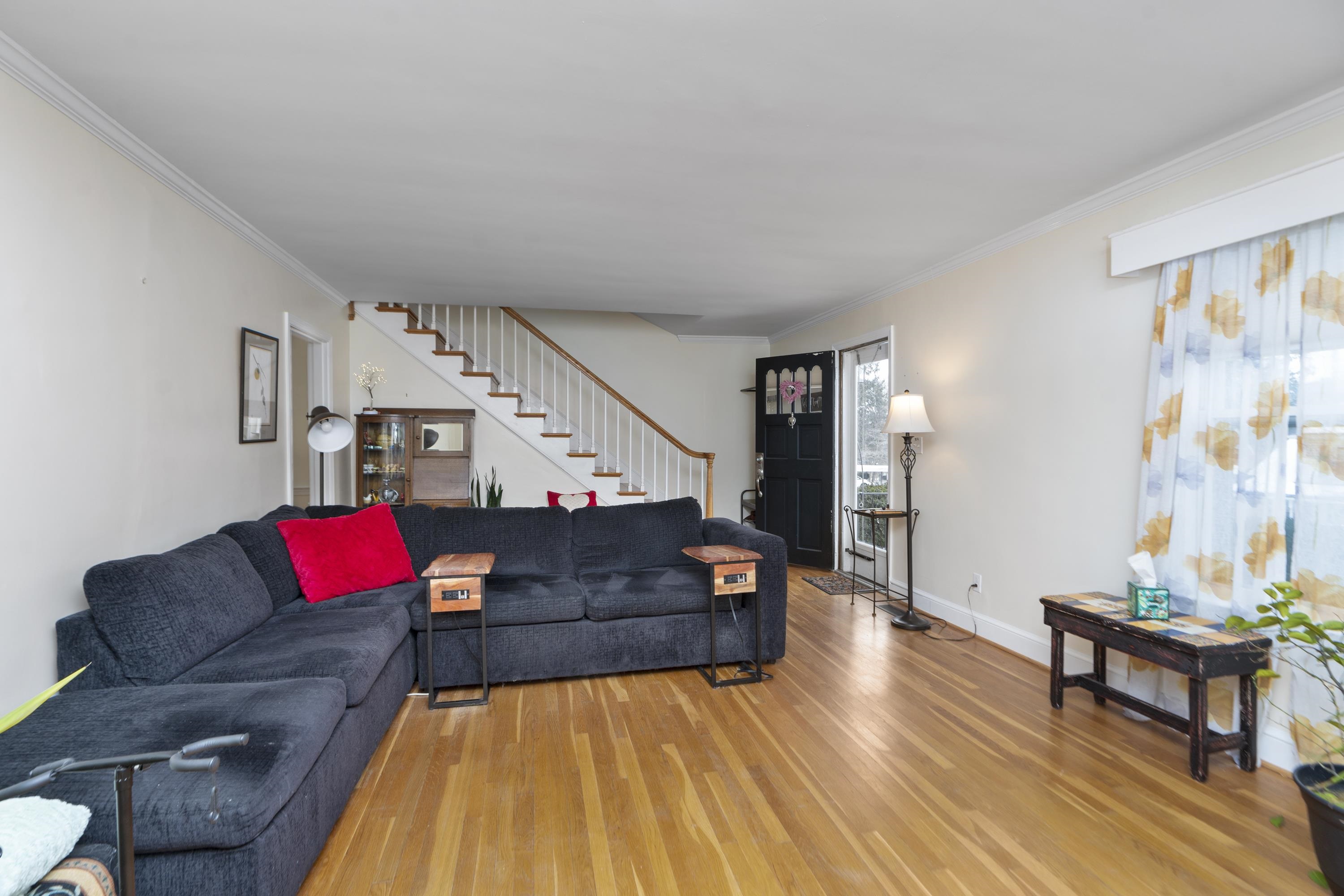 528 LOCUST AVE