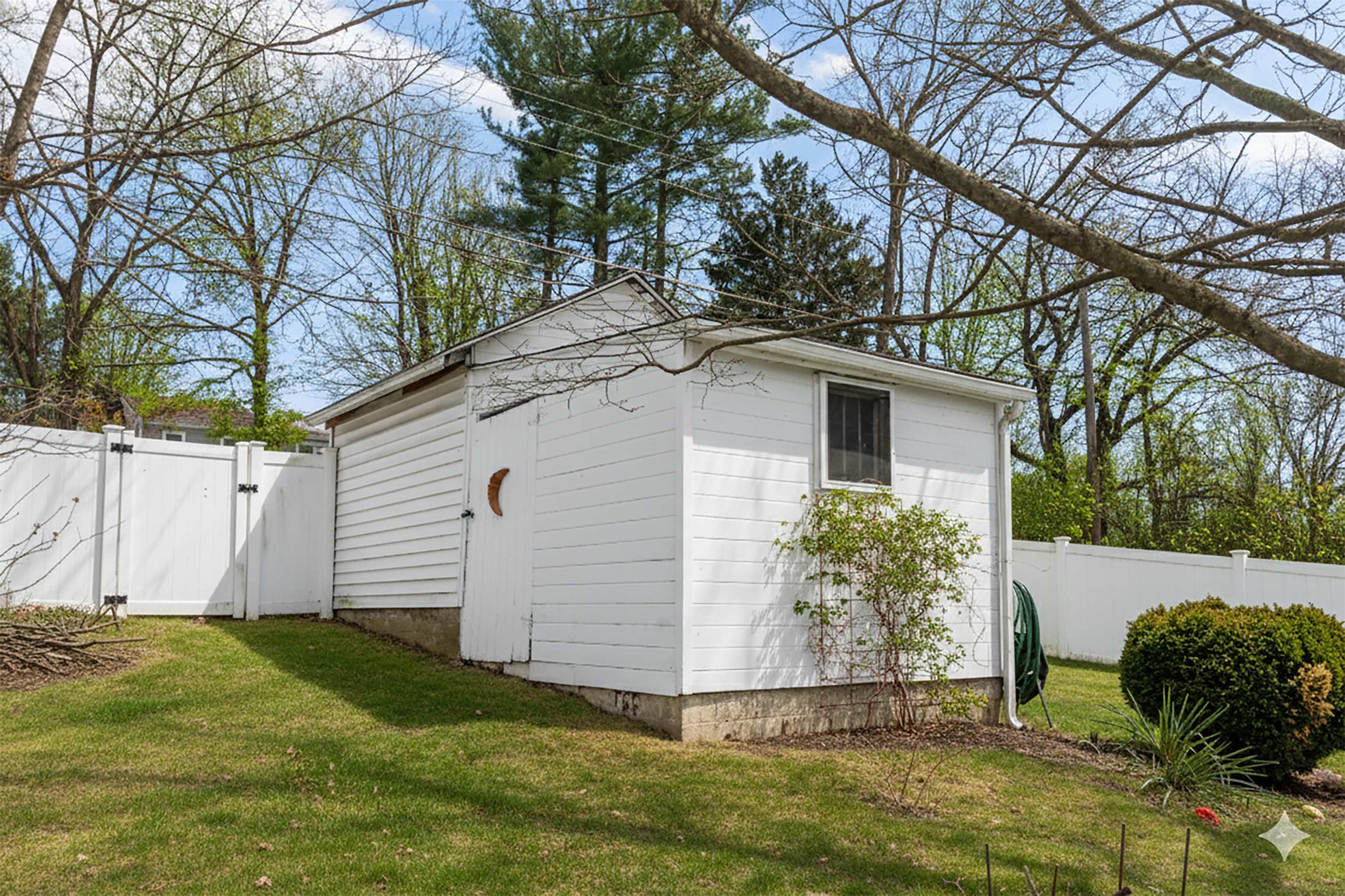 528 LOCUST AVE