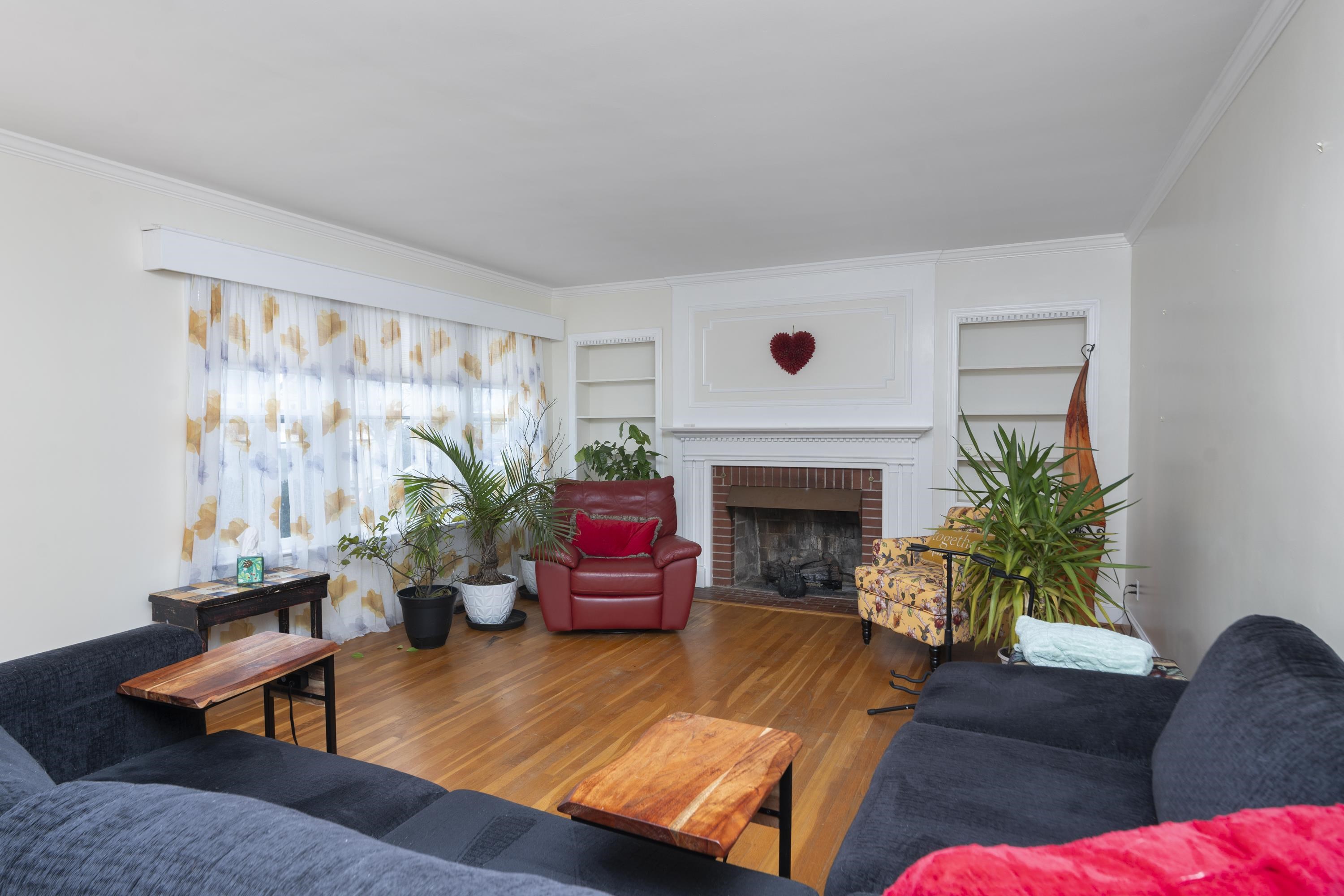 528 LOCUST AVE