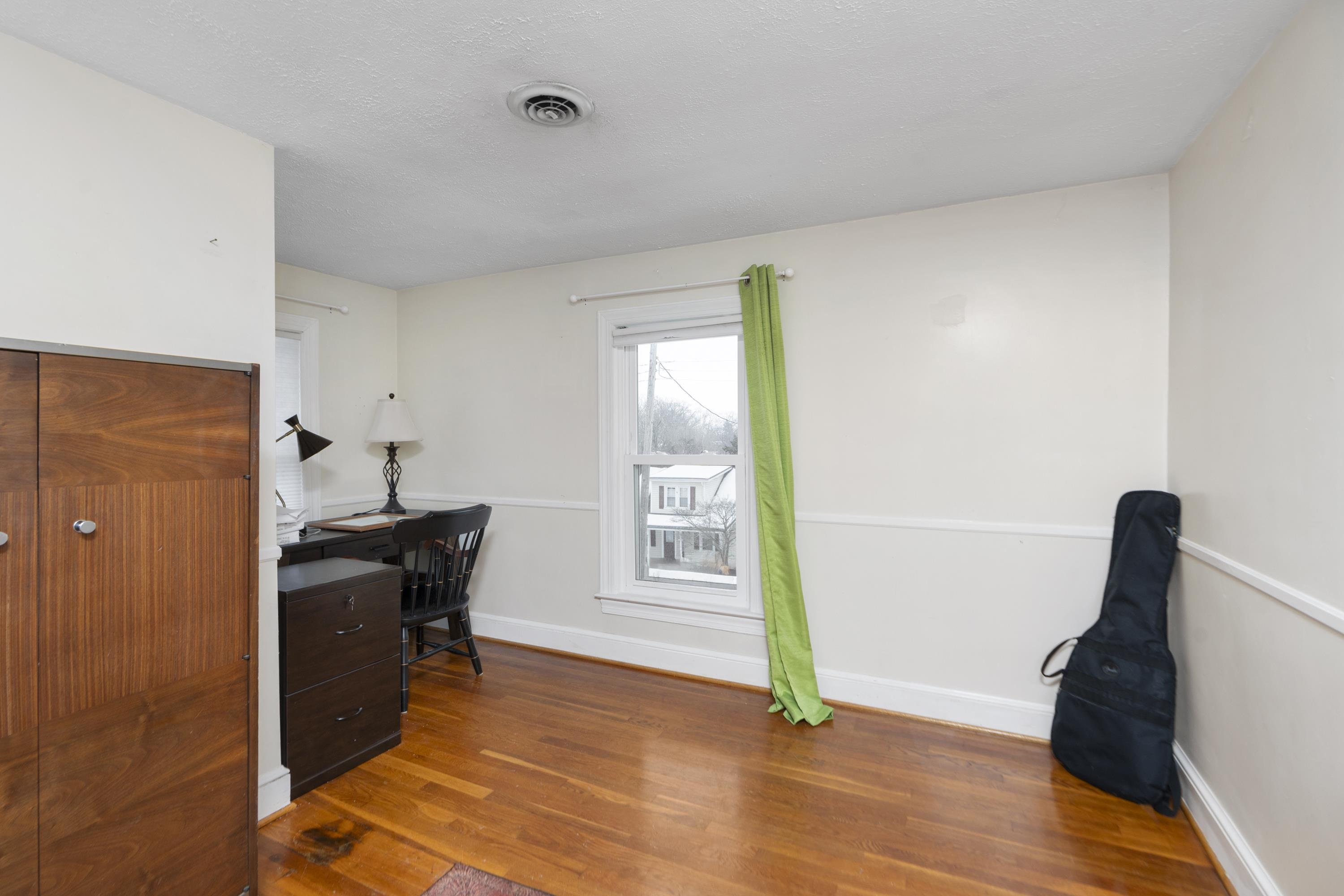 528 LOCUST AVE
