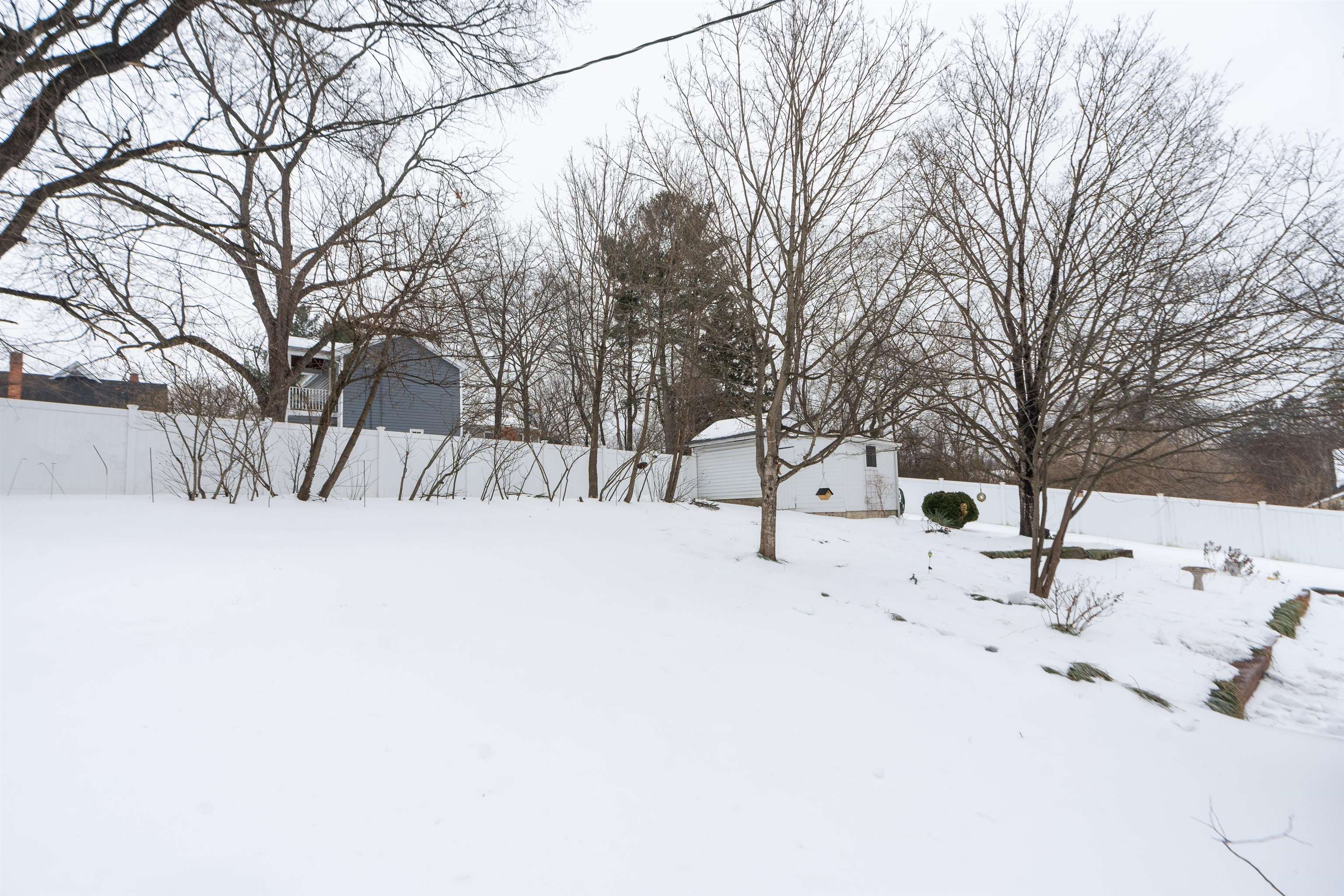 528 LOCUST AVE