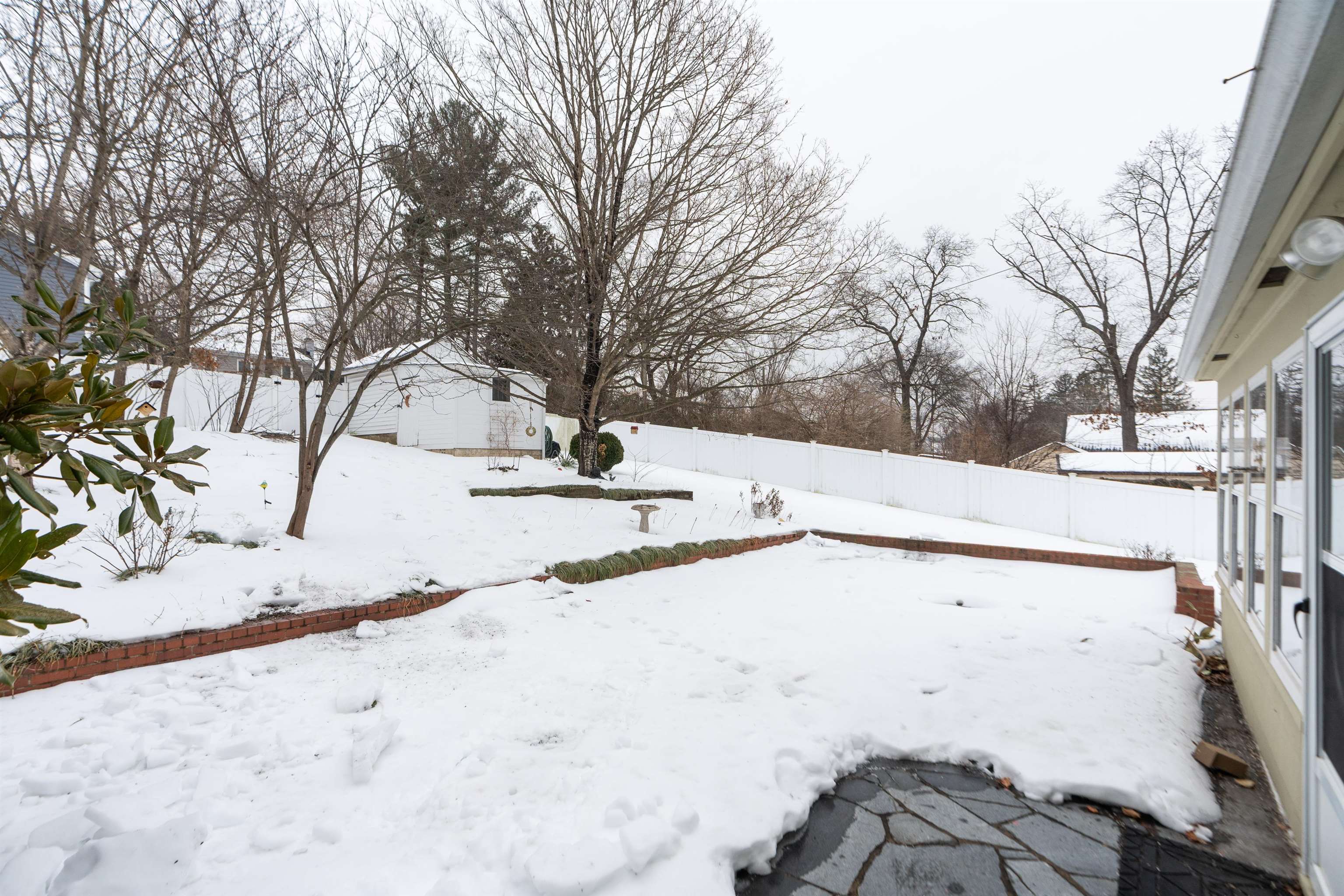 528 LOCUST AVE