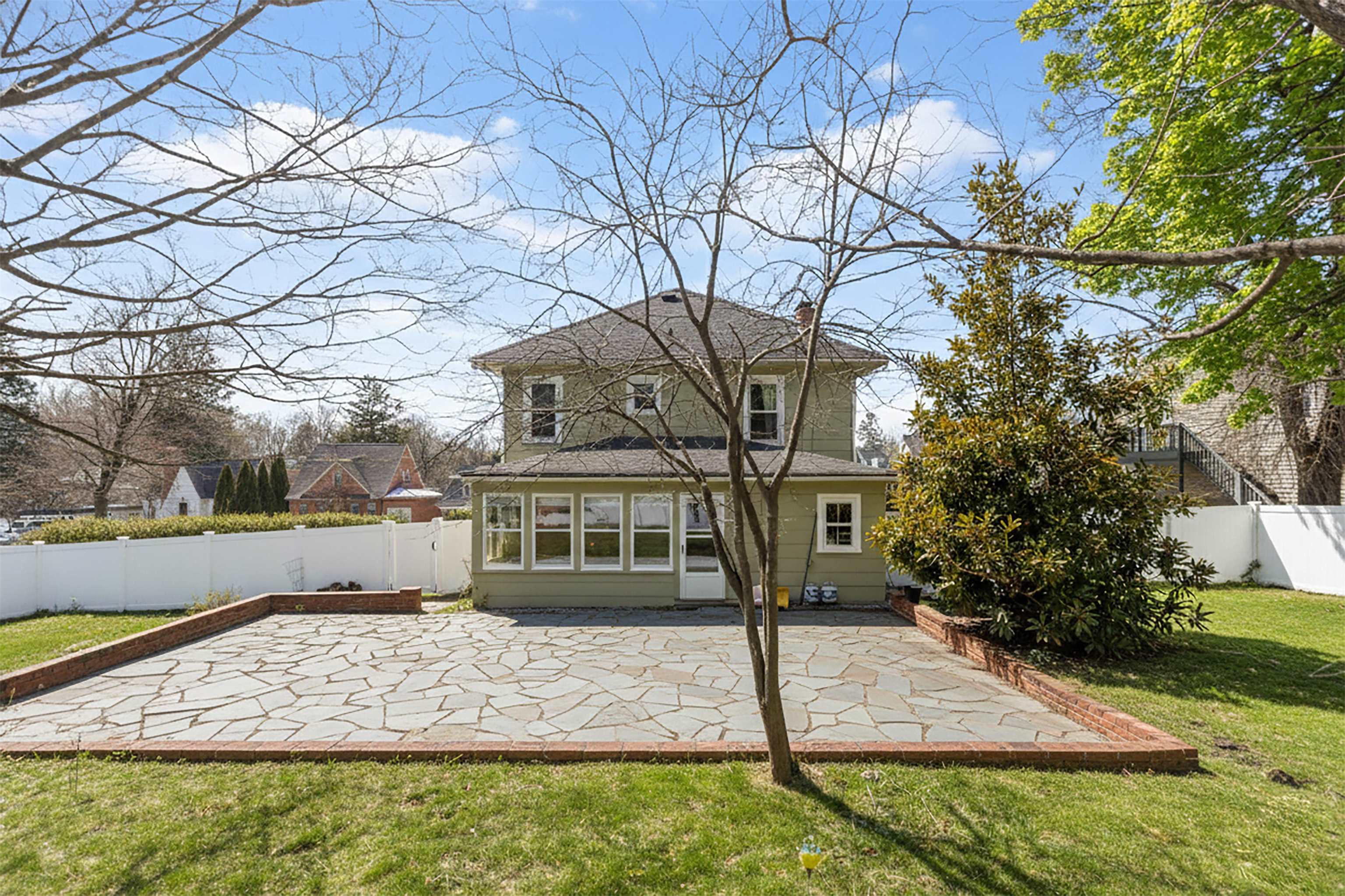 528 LOCUST AVE