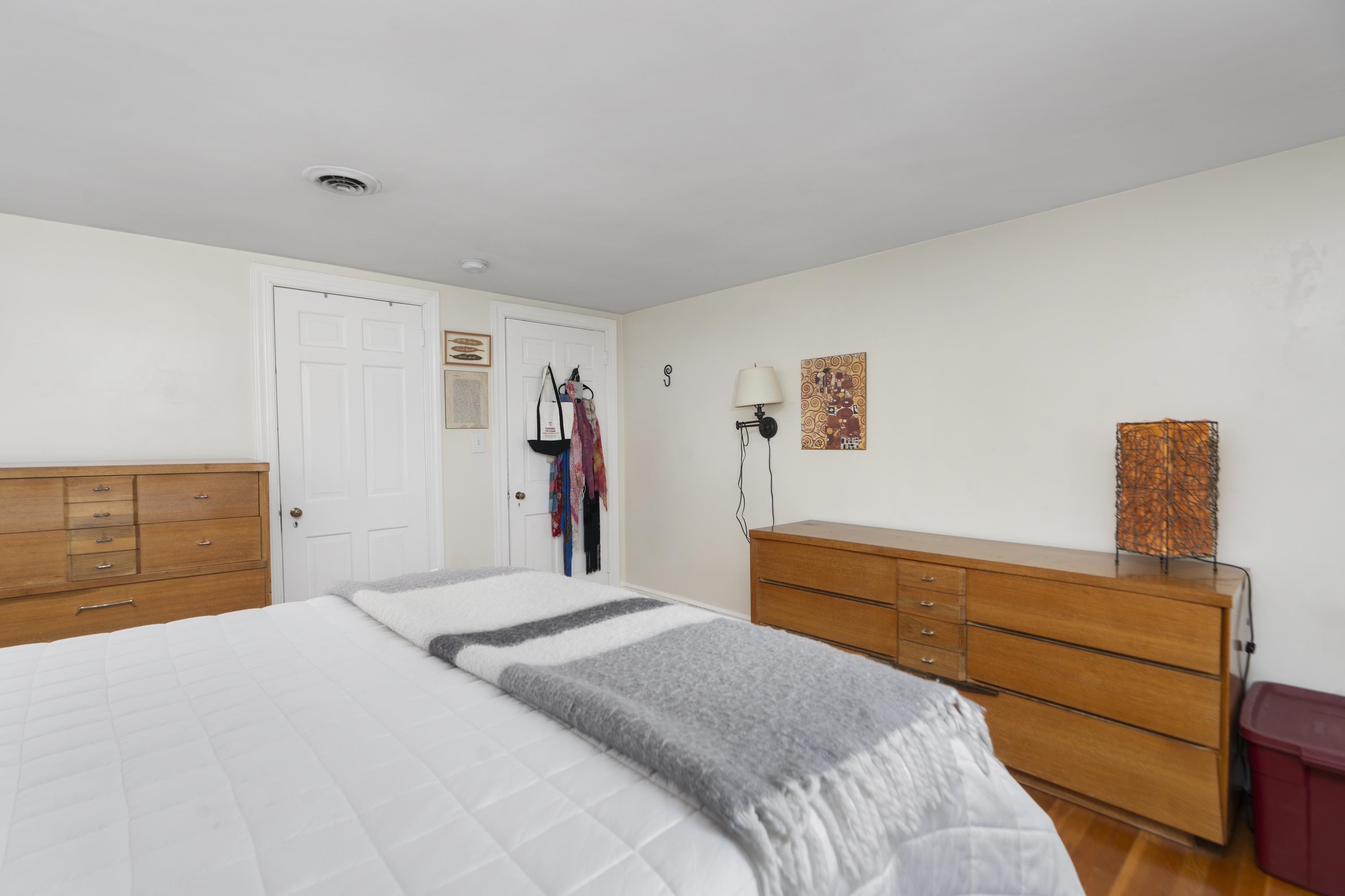 528 LOCUST AVE
