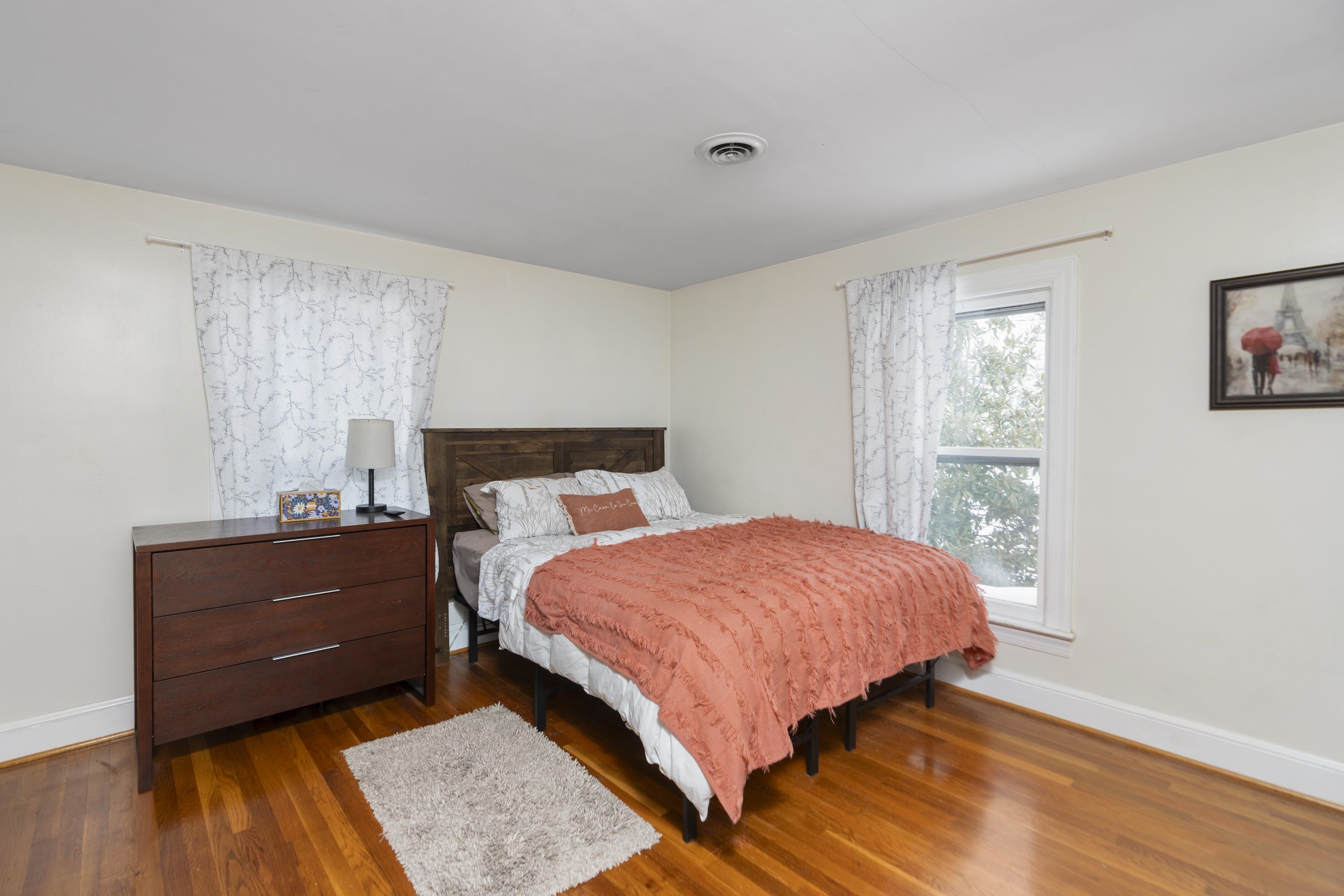 528 LOCUST AVE