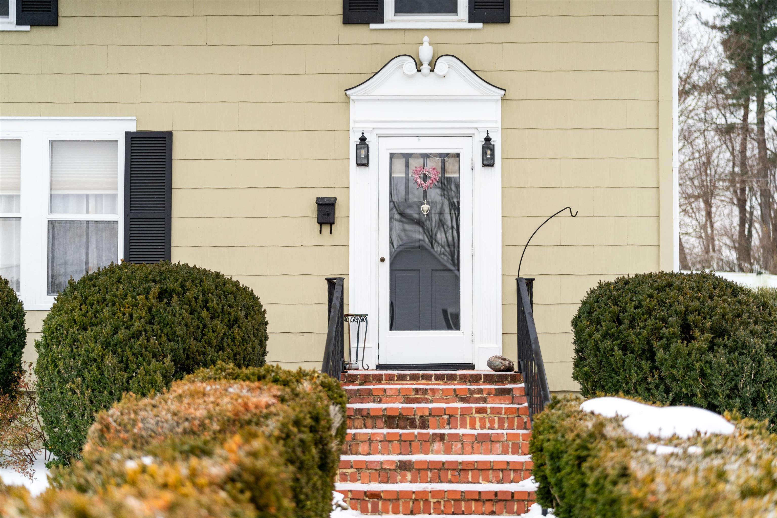 528 LOCUST AVE