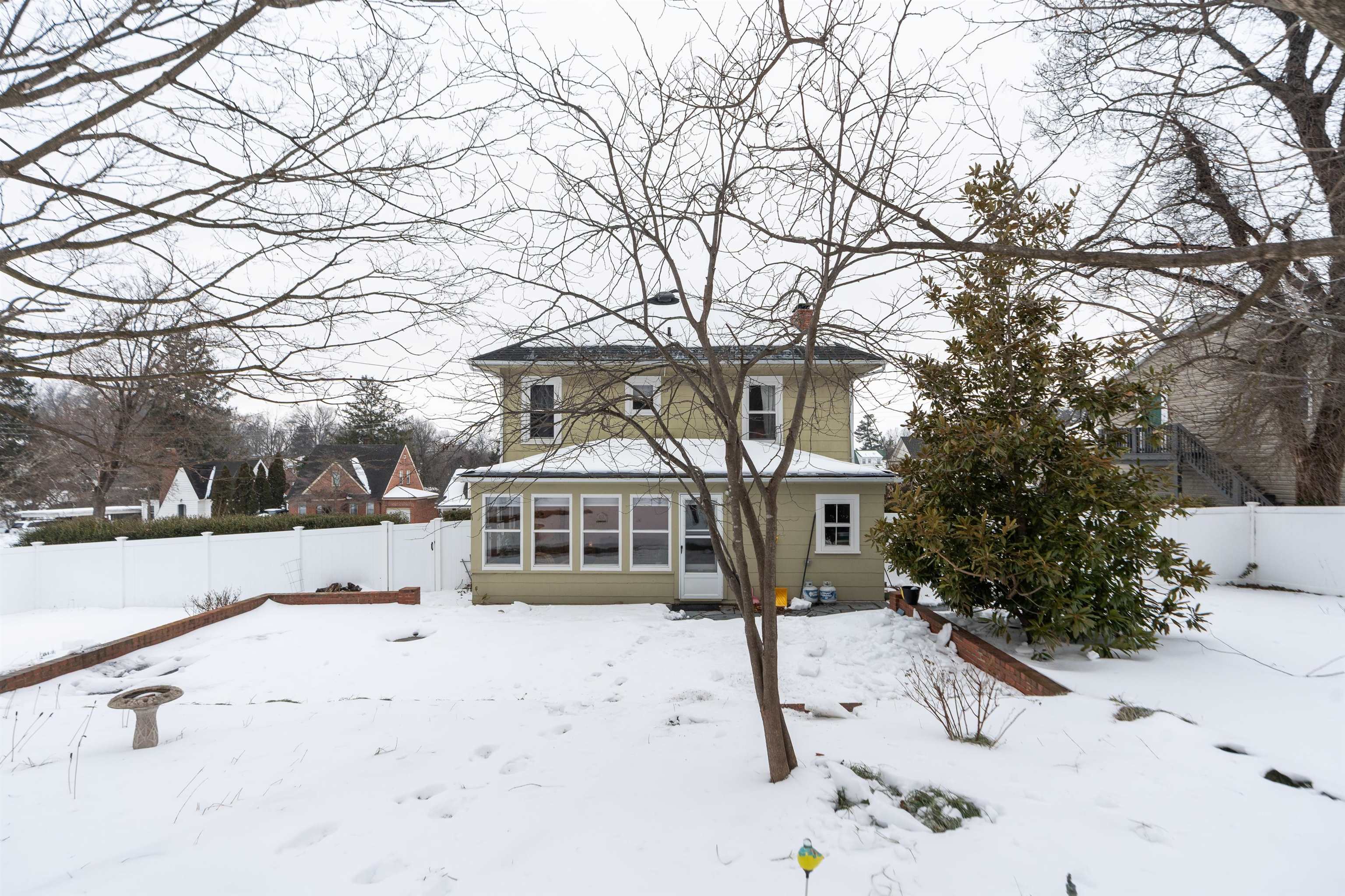 528 LOCUST AVE