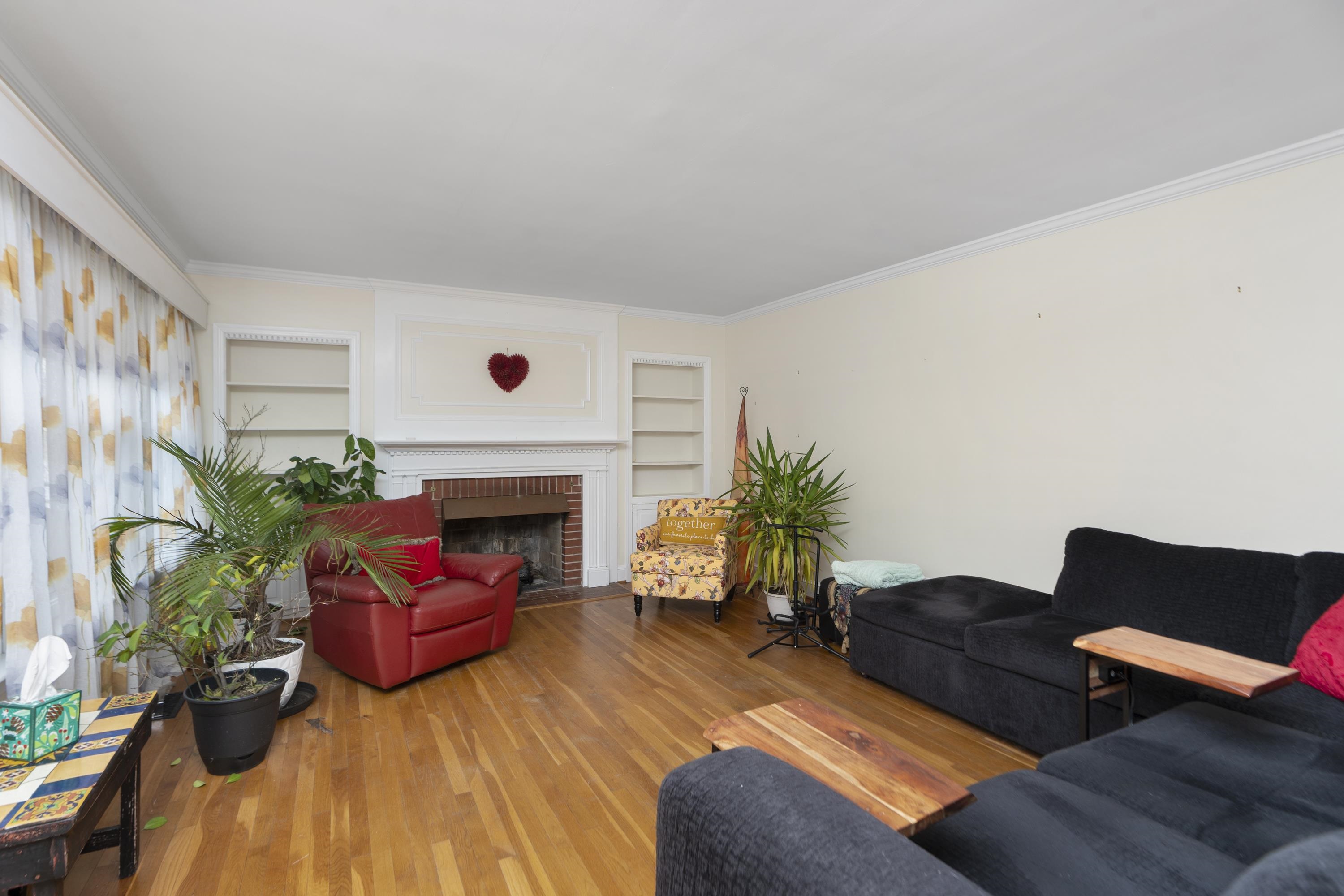 528 LOCUST AVE
