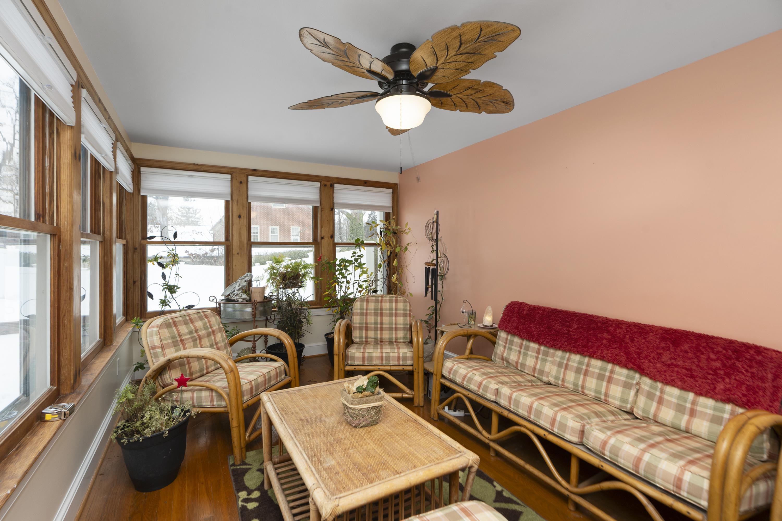 528 LOCUST AVE