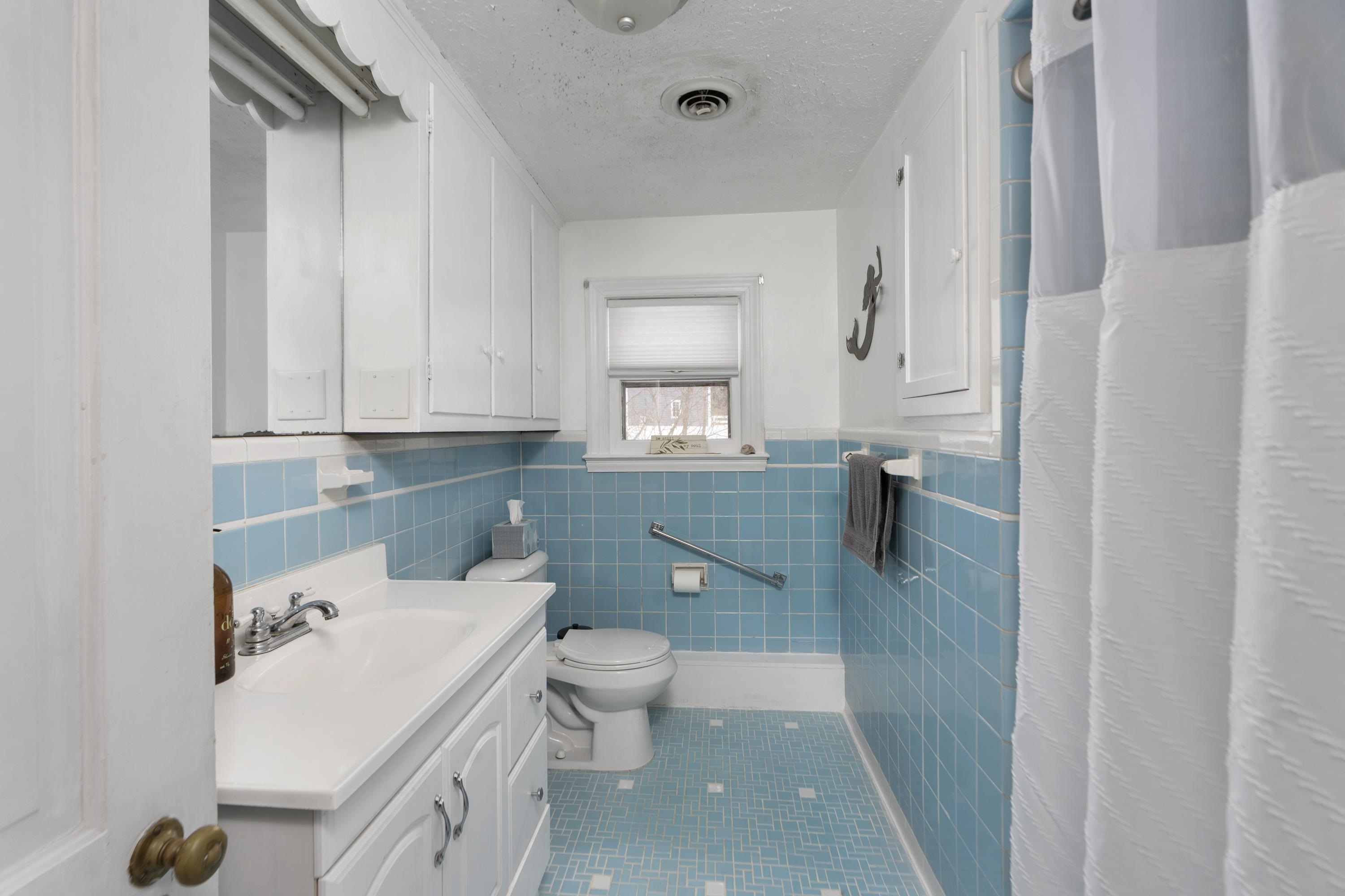 528 LOCUST AVE