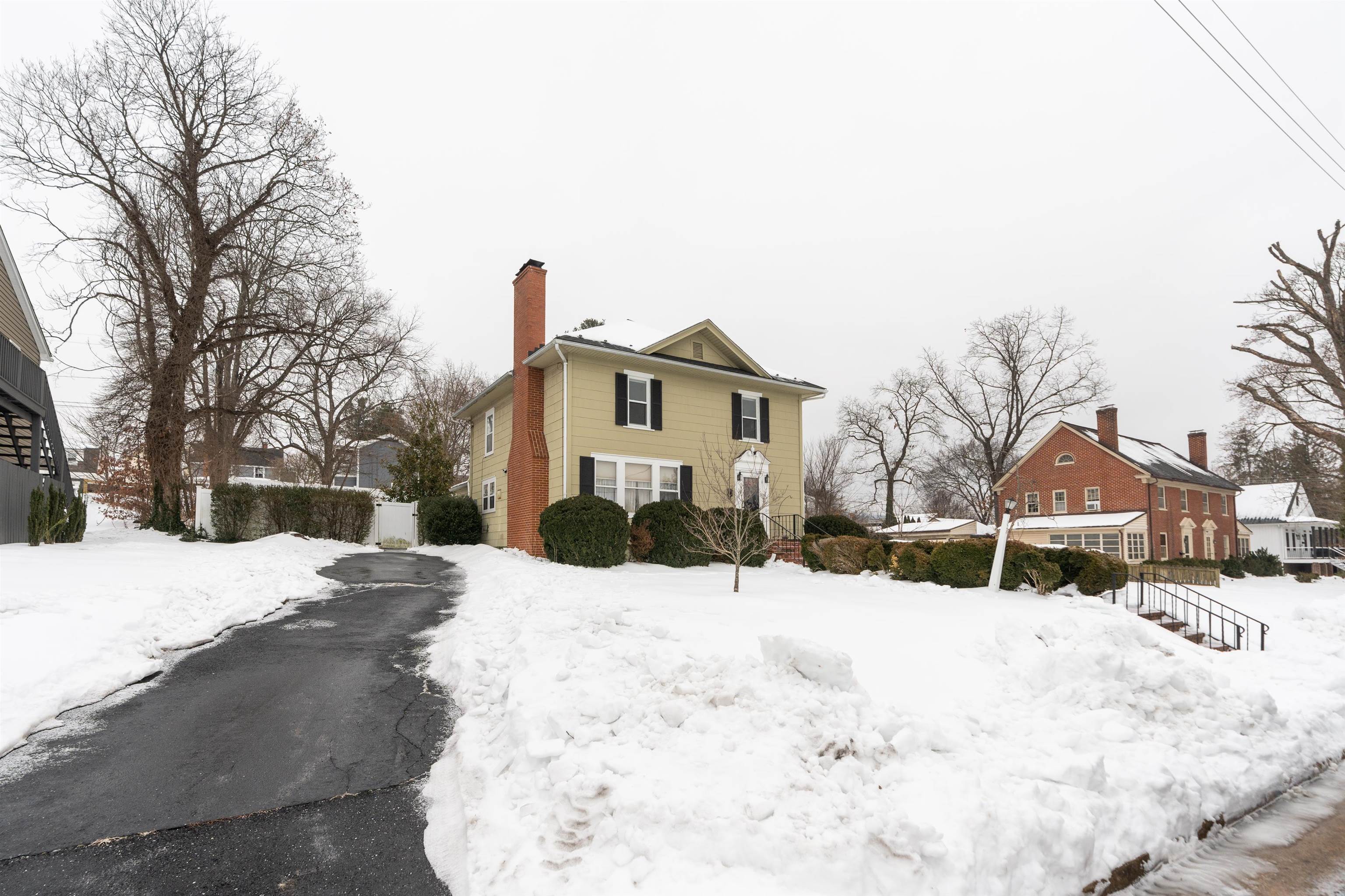 528 LOCUST AVE