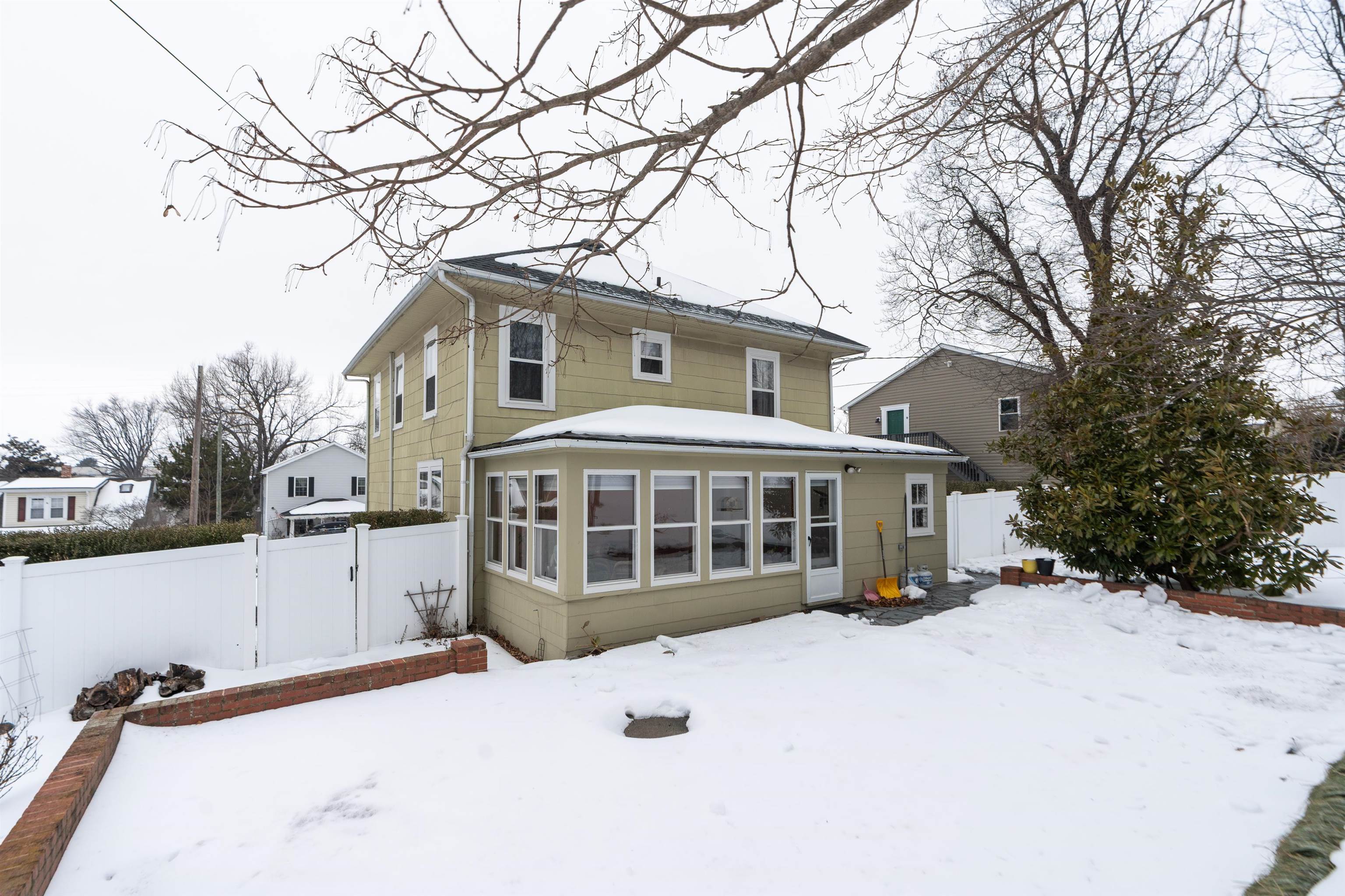 528 LOCUST AVE