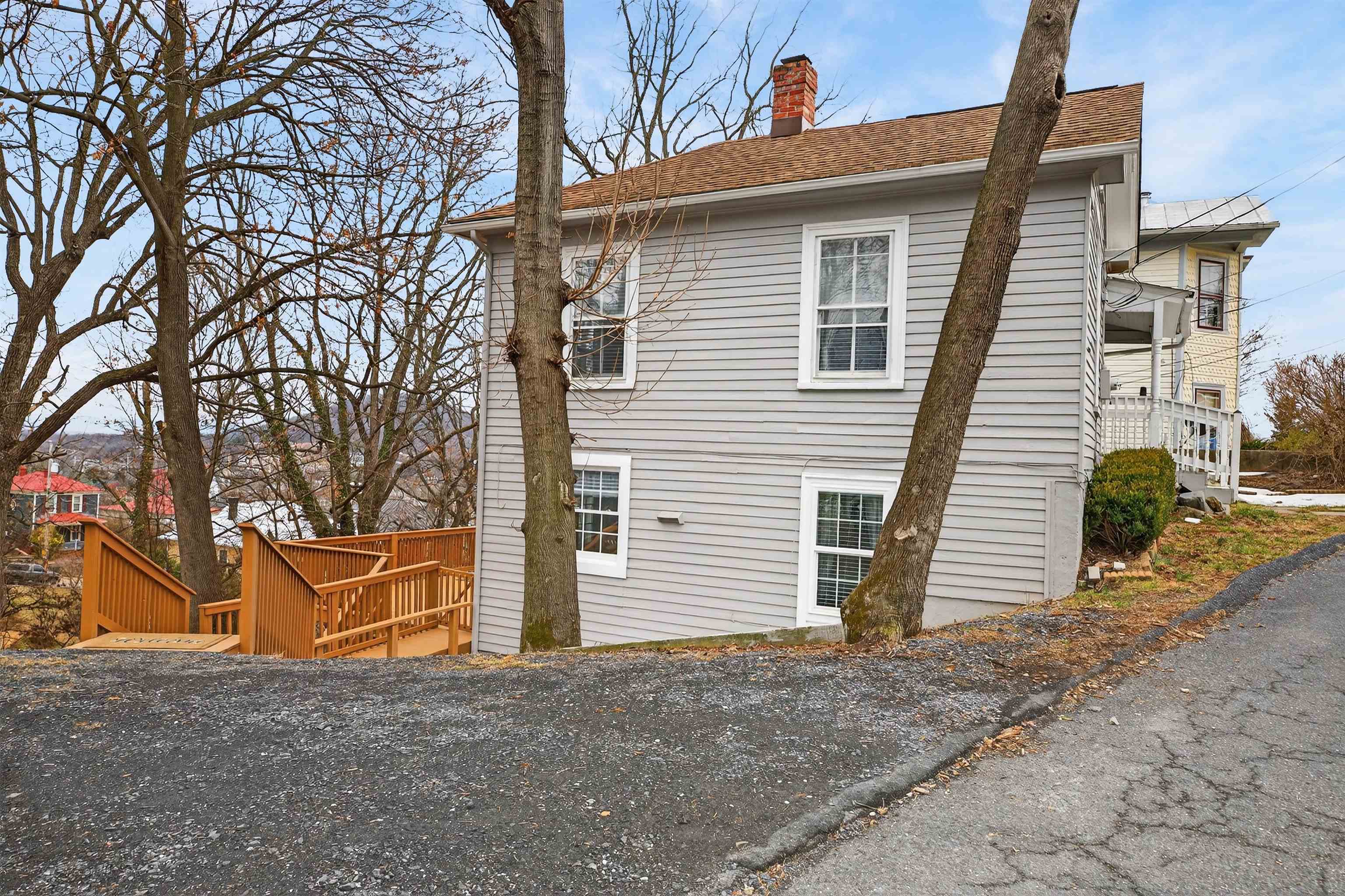 229 N JEFFERSON ST
