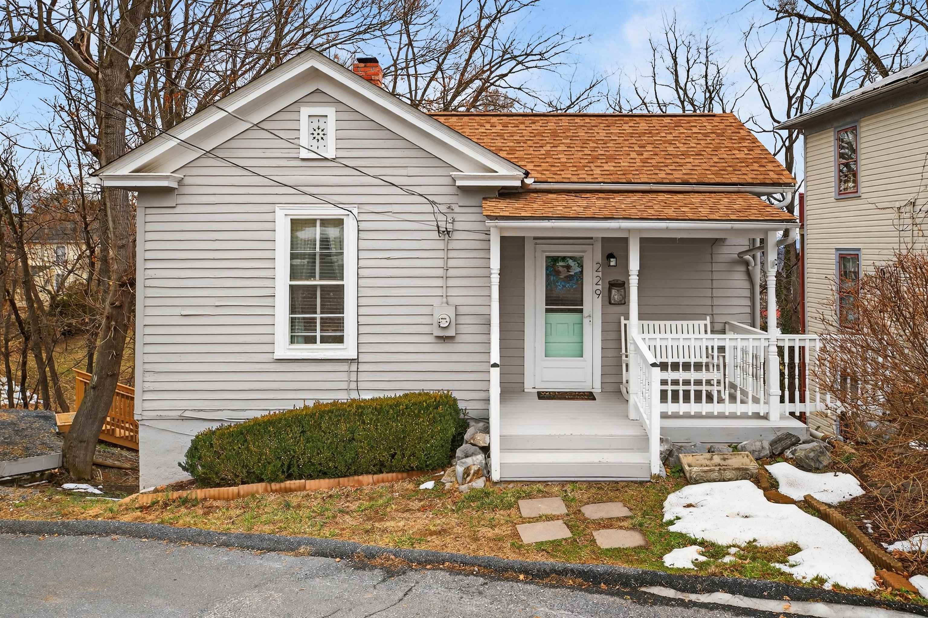 229 N JEFFERSON ST