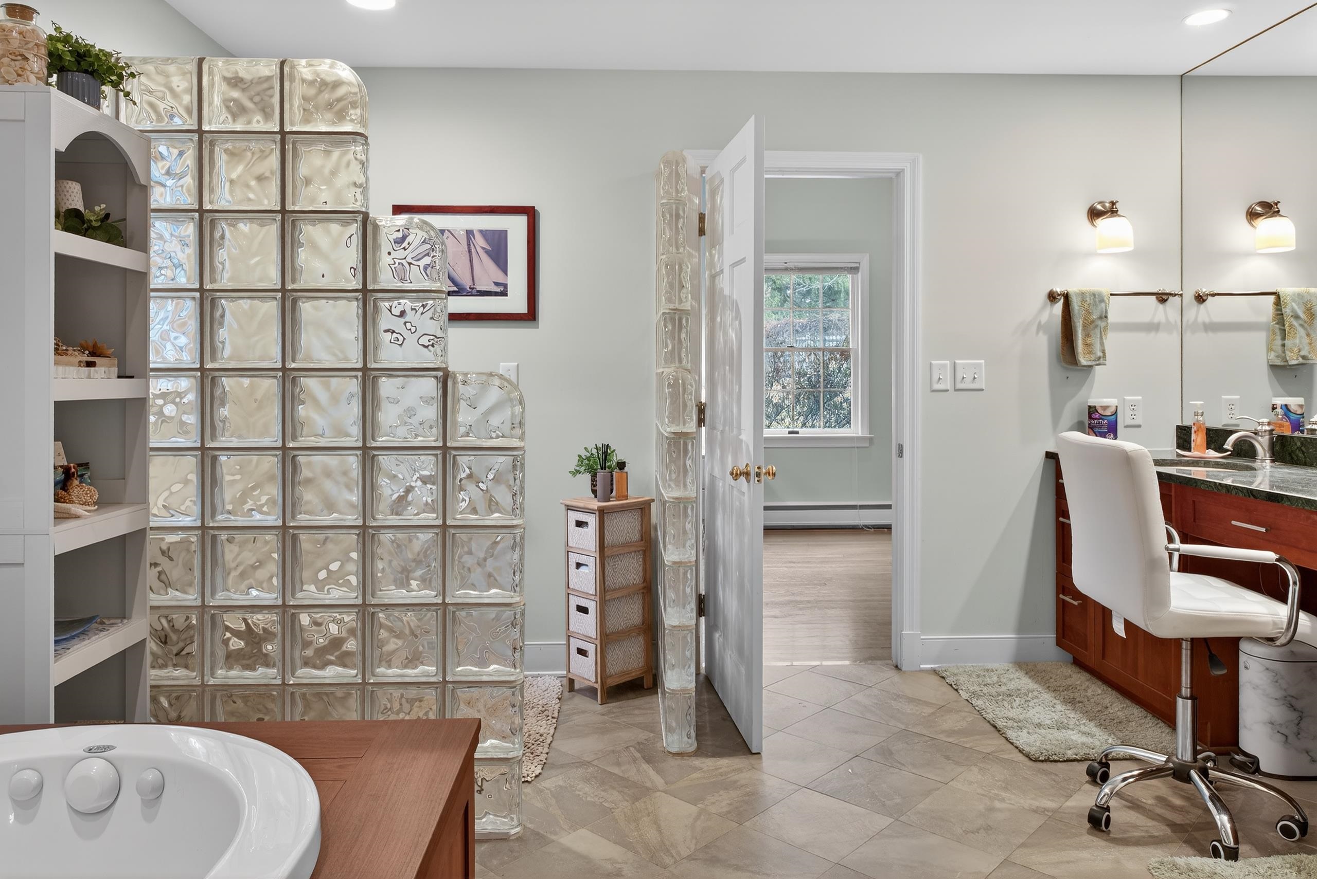 829 GREENWAY CIR
